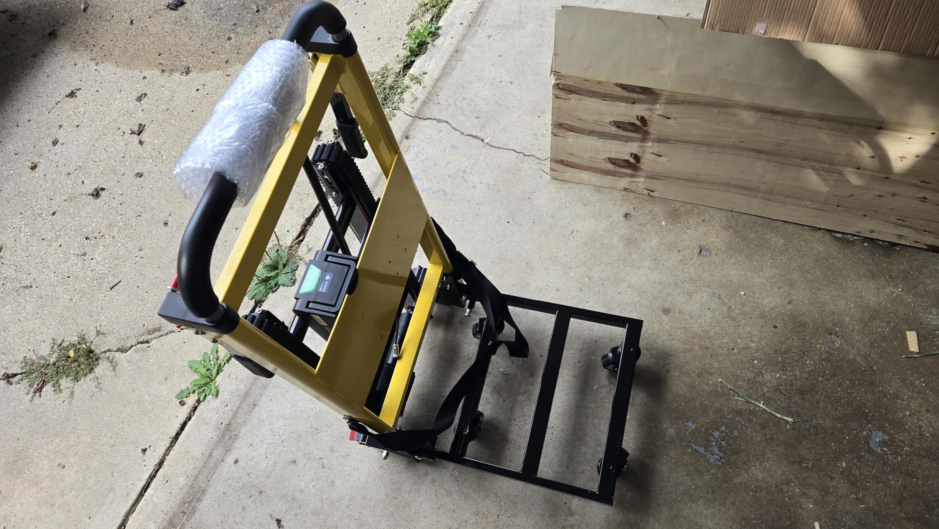 Electric Stair Climbing Dolly, Heavy Duty, Powered Stair Climber Dolly Cart with 6 Wheels Motor Powered for Furniture Logistics Warehouse, Black & Yellow, 120W customer photo 1
