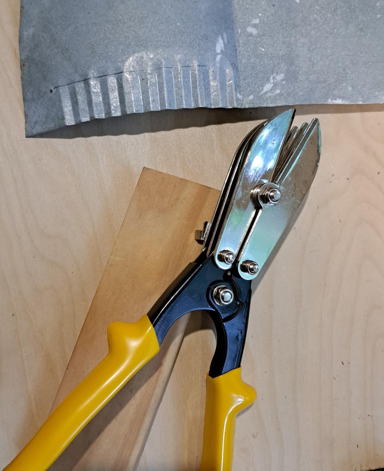 5 Blades Sheet Metal Tools HVAC Tool Duct Crimping Tool Gutter Crimper for 24-28 Gauge Stainless Steel, Crimper for Downspout, Stove Pipe, Ductwork and Venting Work customer photo 2