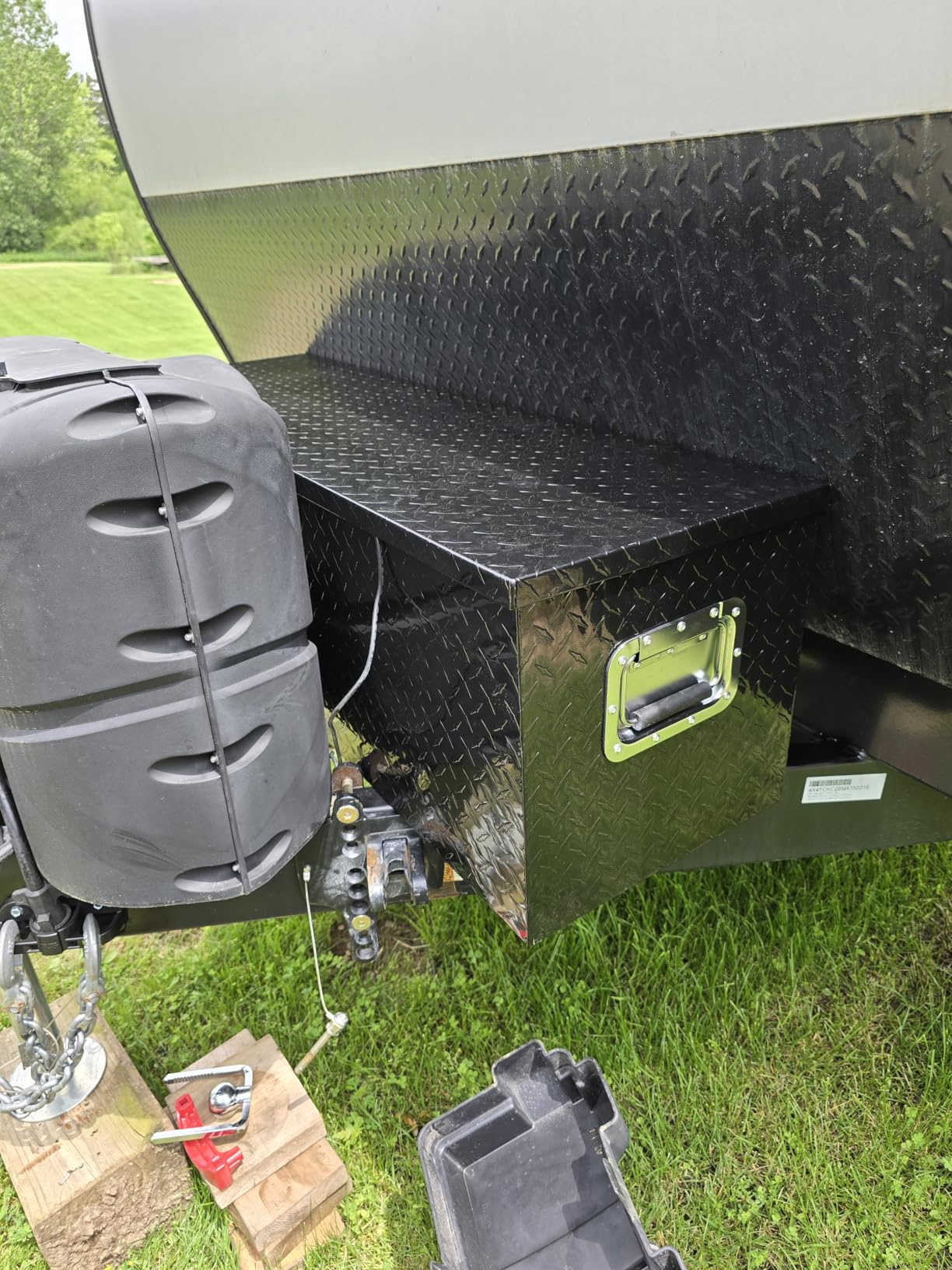 VEVOR Heavy Duty Aluminum Truck Bed Tool Box, Diamond Plate Tool Box with Side Handle and Lock Keys, Storage Tool Box Chest Box Organizer for Pickup, Truck Bed, RV, Trailer, 48