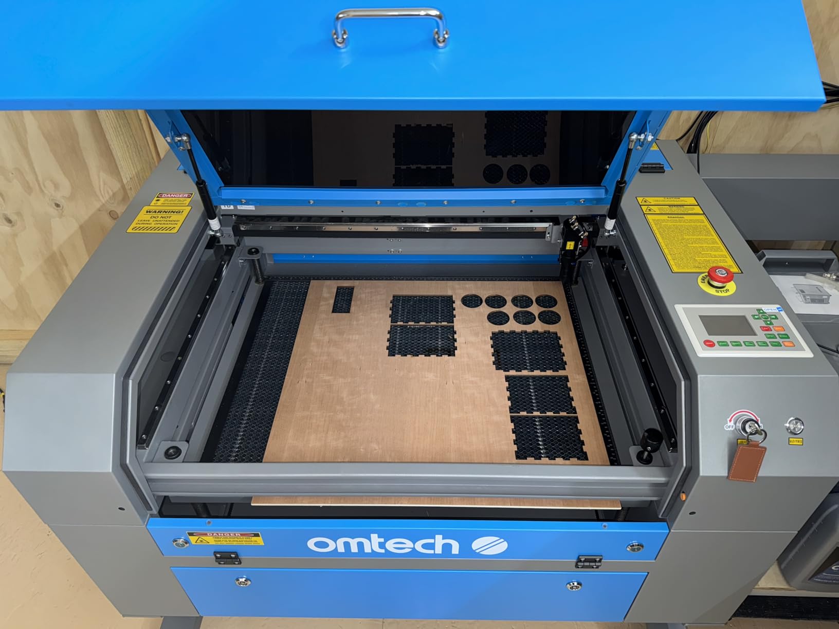 OMTech 60W CO2 Laser Engraver with LightBurn & Water Chiller, 20