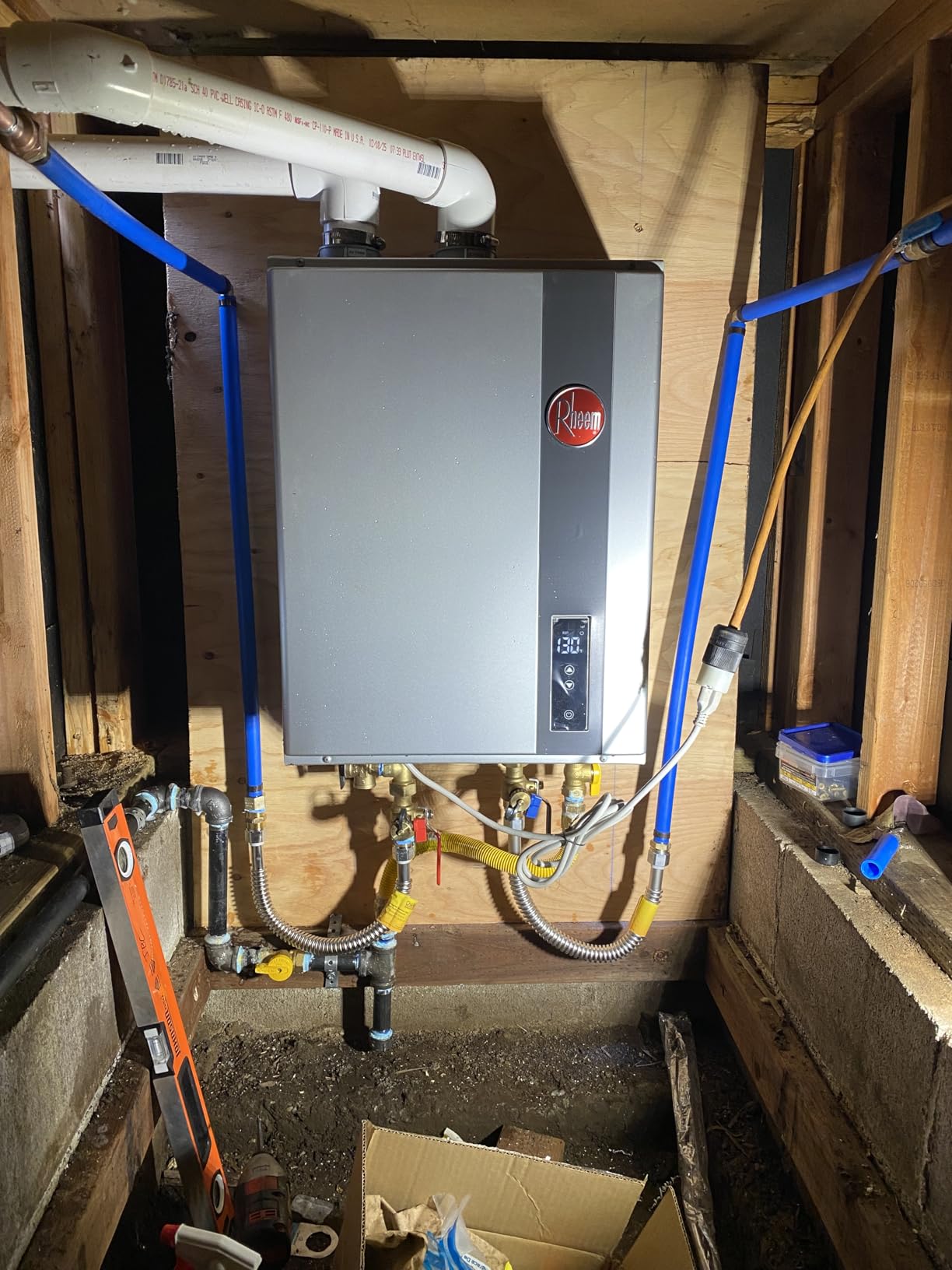 RRTGH95DVLP3701178 Rheem RTGH Series 9.5 GPM 199,900 BTU 120 Volt Residential Indoor Liquid Propane Tankless Water Heater Stainless Steel customer photo 2