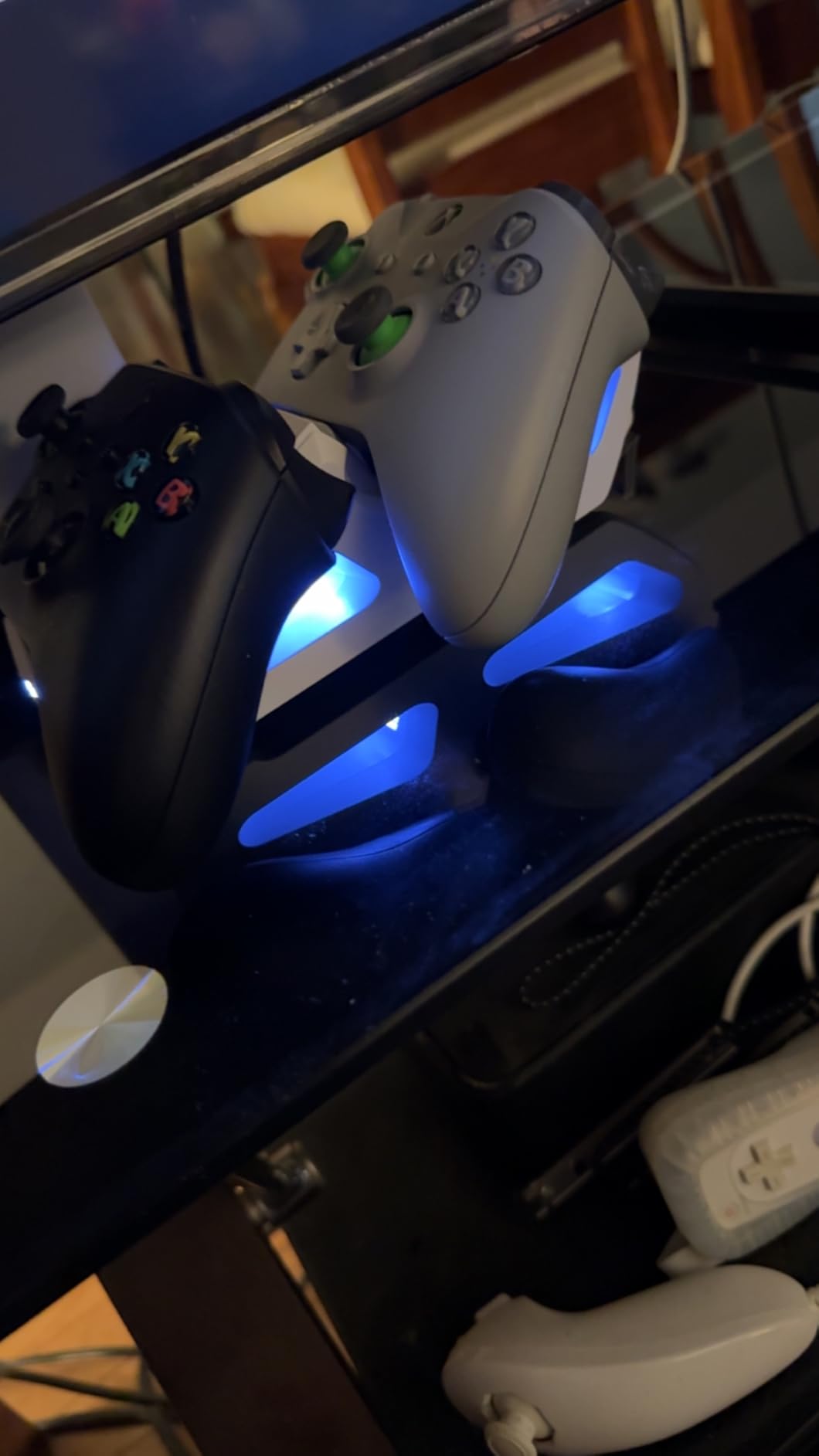 PowerA Solo Charging Stand for Xbox Series X|S - Black, Works with Xbox One, Charging Station for Xbox Wireless Controller, Officially Licensed customer photo 2