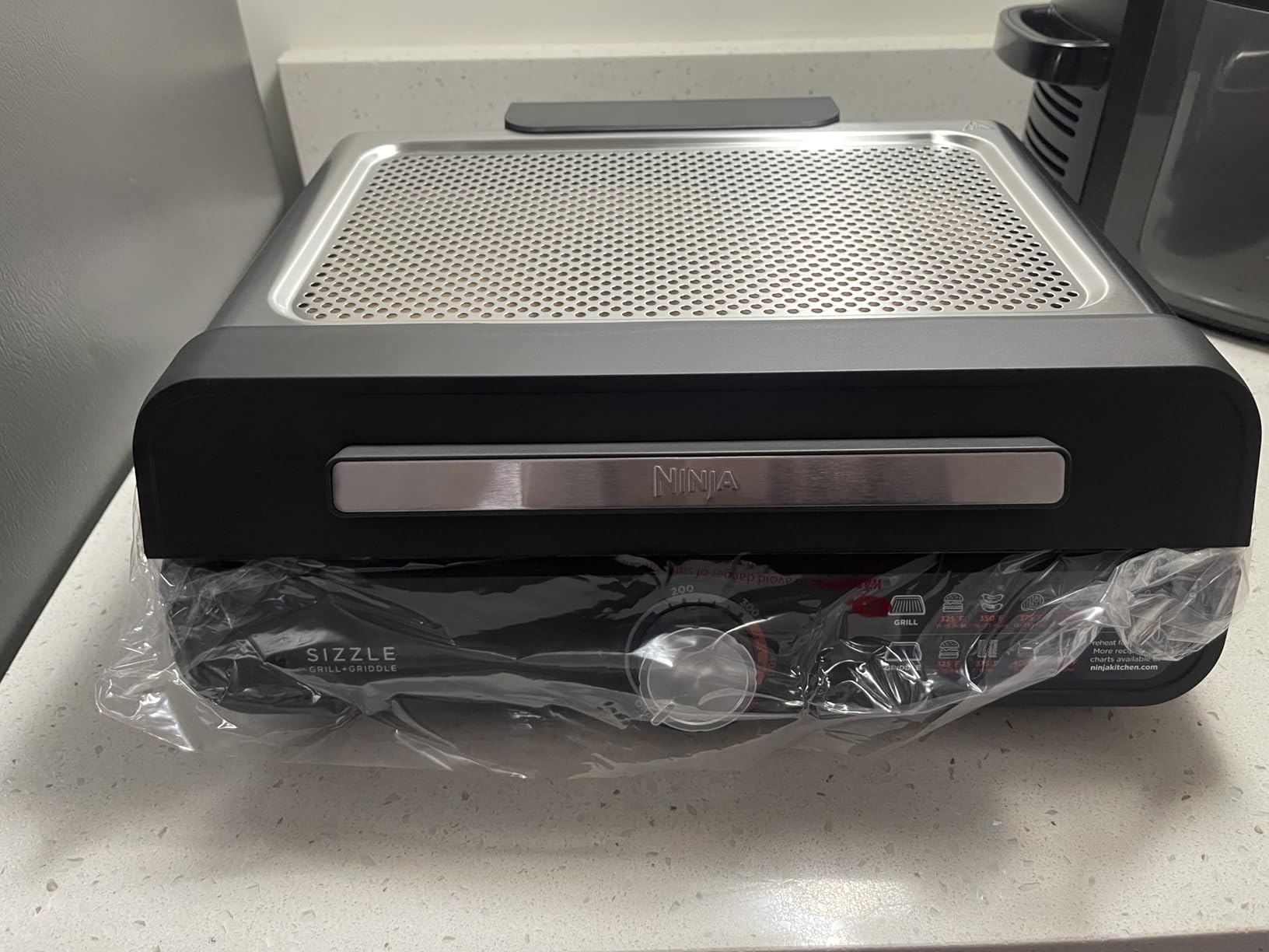 Ninja Griddle and Indoor Grill, 14'', Electric Grill, For Steak, Burgers, Salmon, Veggies, and More, Pancake Griddle, Nonstick, Dishwasher Safe, 500F, Even Cooking, Silver, GR101 customer photo 2