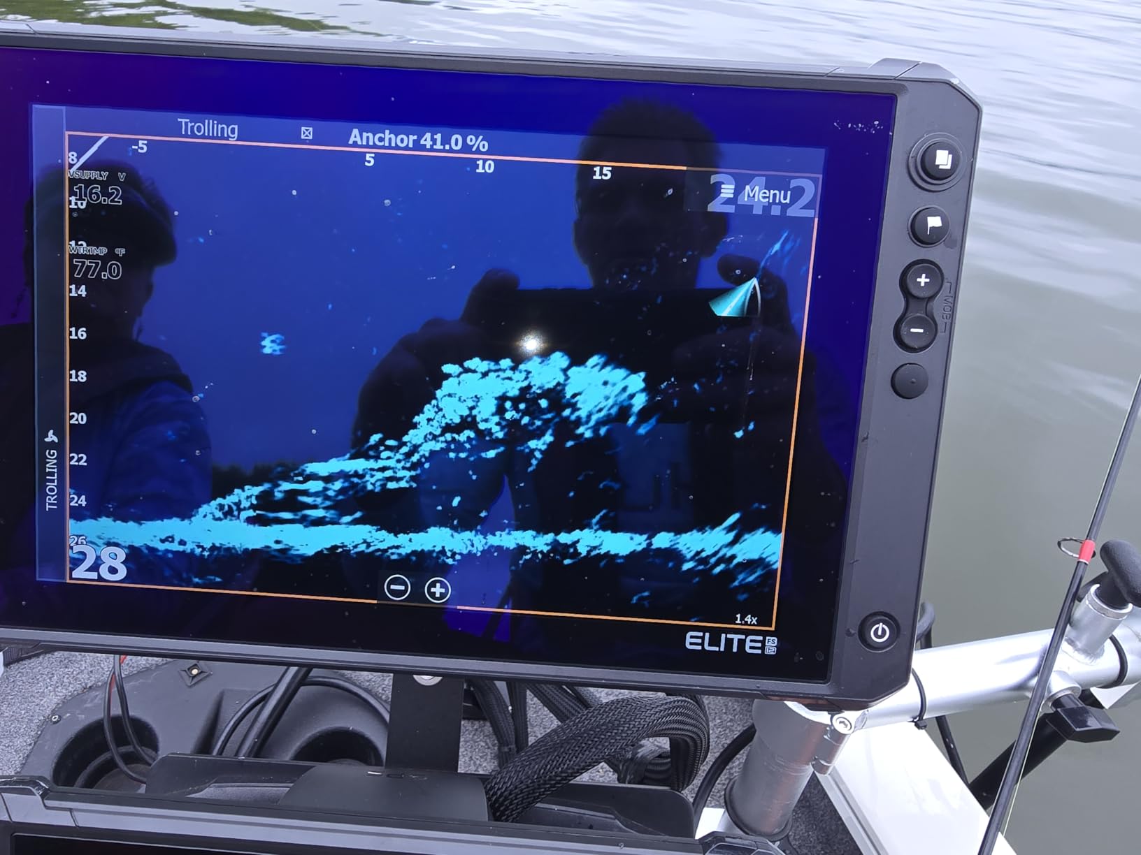 Lowrance HDS PRO Fishfinder/Chartplotter with Smartphone Integration and Preloaded C-MAP U.S. & Canada Charts customer photo 2