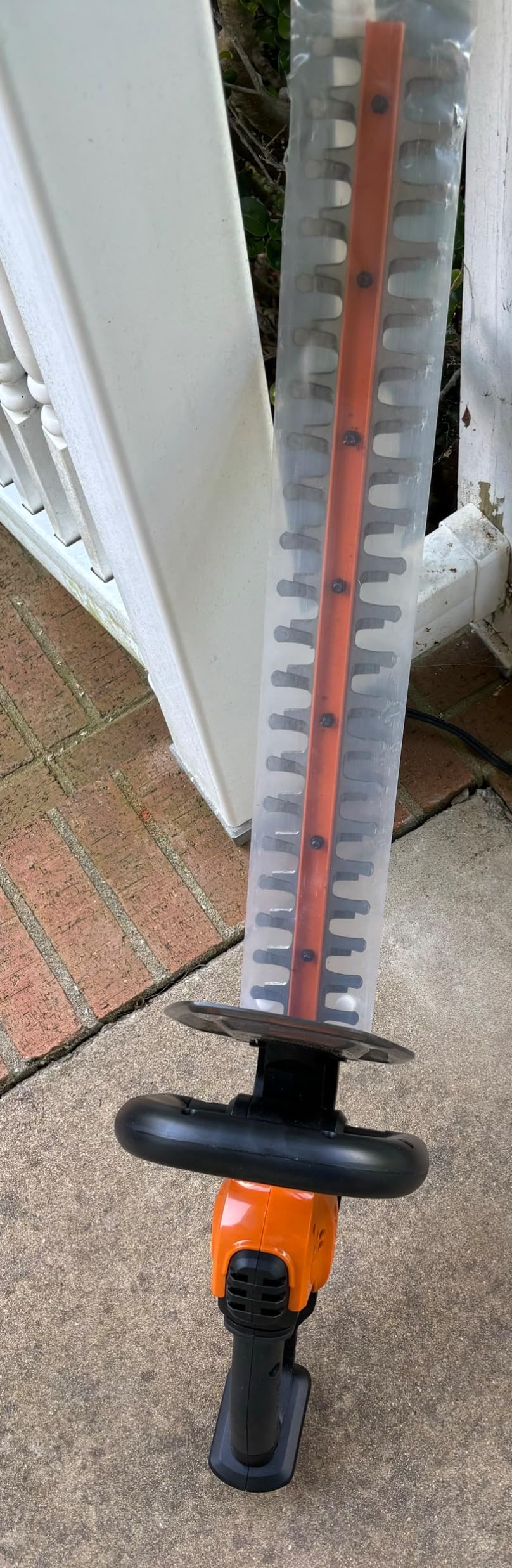 Worx Nitro 24-Inch Cordless Hedge Trimmer with 2 Batteries and Charger, WG286 customer photo 2