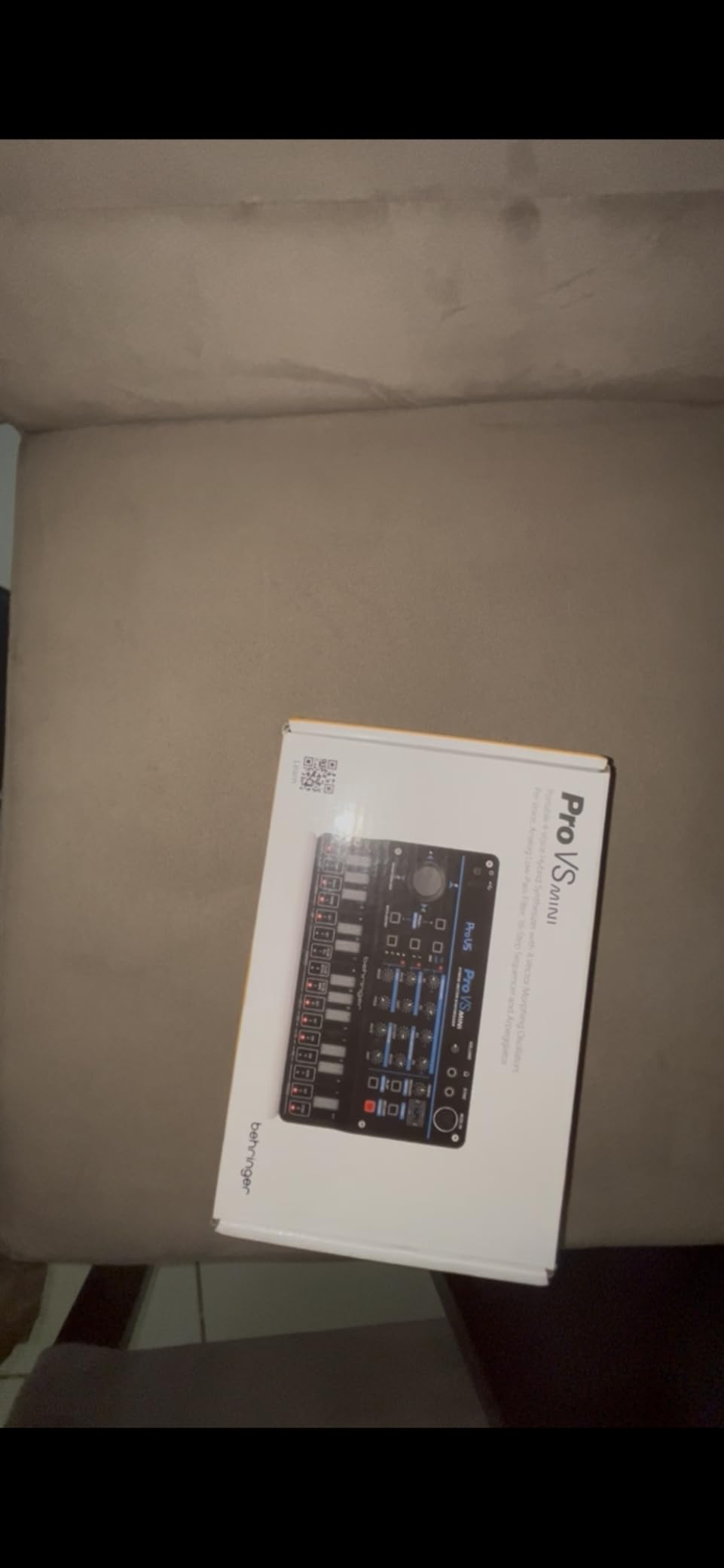 Behringer Pro VS Mini Portable 5-Voice Hybrid Synthesizer with 4 Vector Morphing Oscillators Per Voice, Analog Low-Pass Filter, 16-Step Sequencer customer photo 1