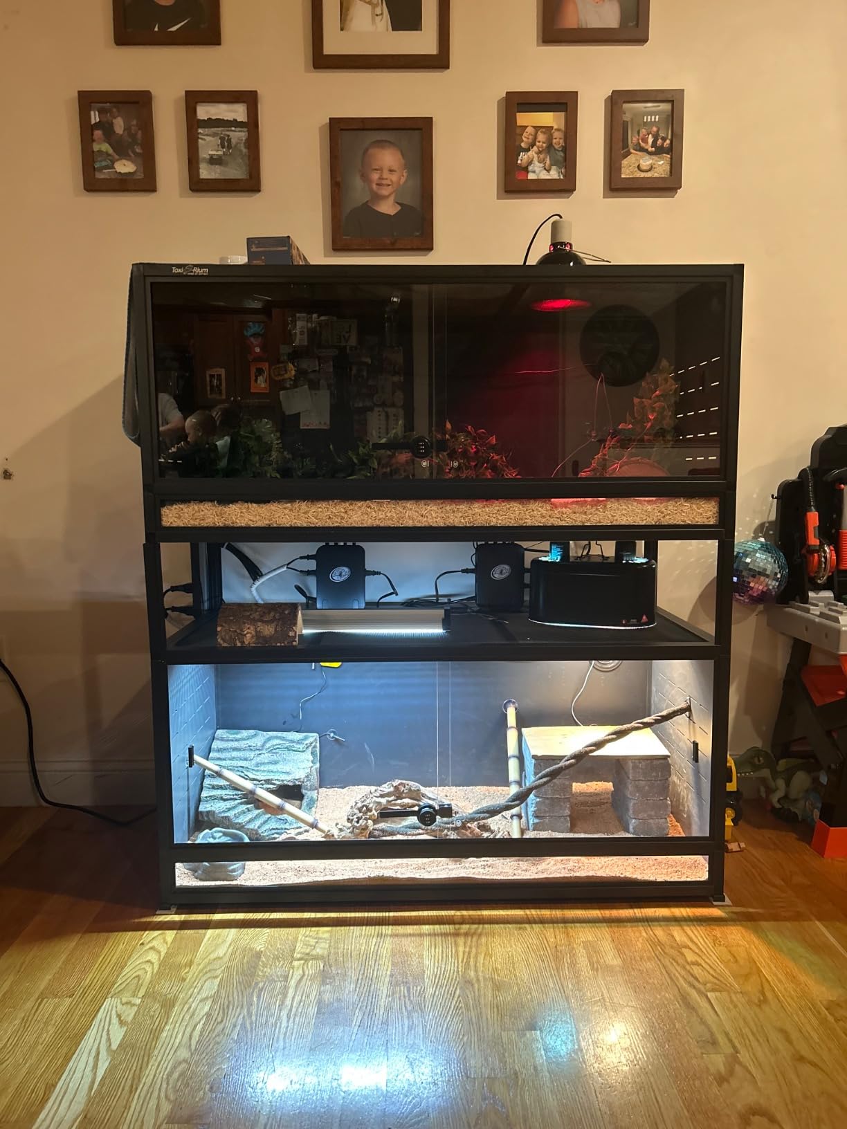 PVC Reptile Enclosure Space Efficient 44''x20''x20'' Stackable ToxiRium Large Reptile Terrarium 76 Gallons for Bearded Dragon Lizard Snake, Breeding Vivarium with Sliding Doors Lock-2pcs with spacers customer photo 2