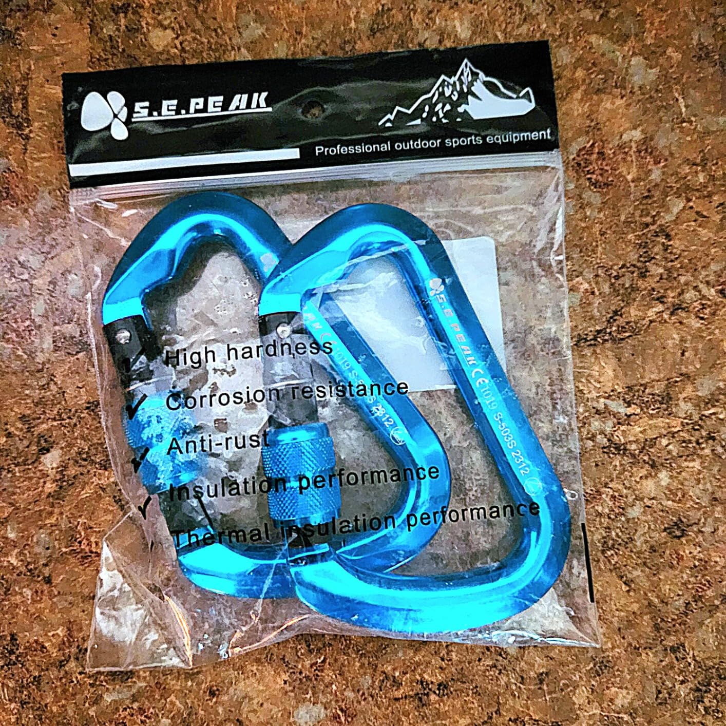 SEPEAK UIAA 30kN Locking Climbing Carabiner, Professional Heavy Duty Screwgate Clip for Outdoor Climbing, Mountaineering, Rappelling, Camping, Hiking, Swing,Large D Carabiner Hook/6744lb customer photo 1