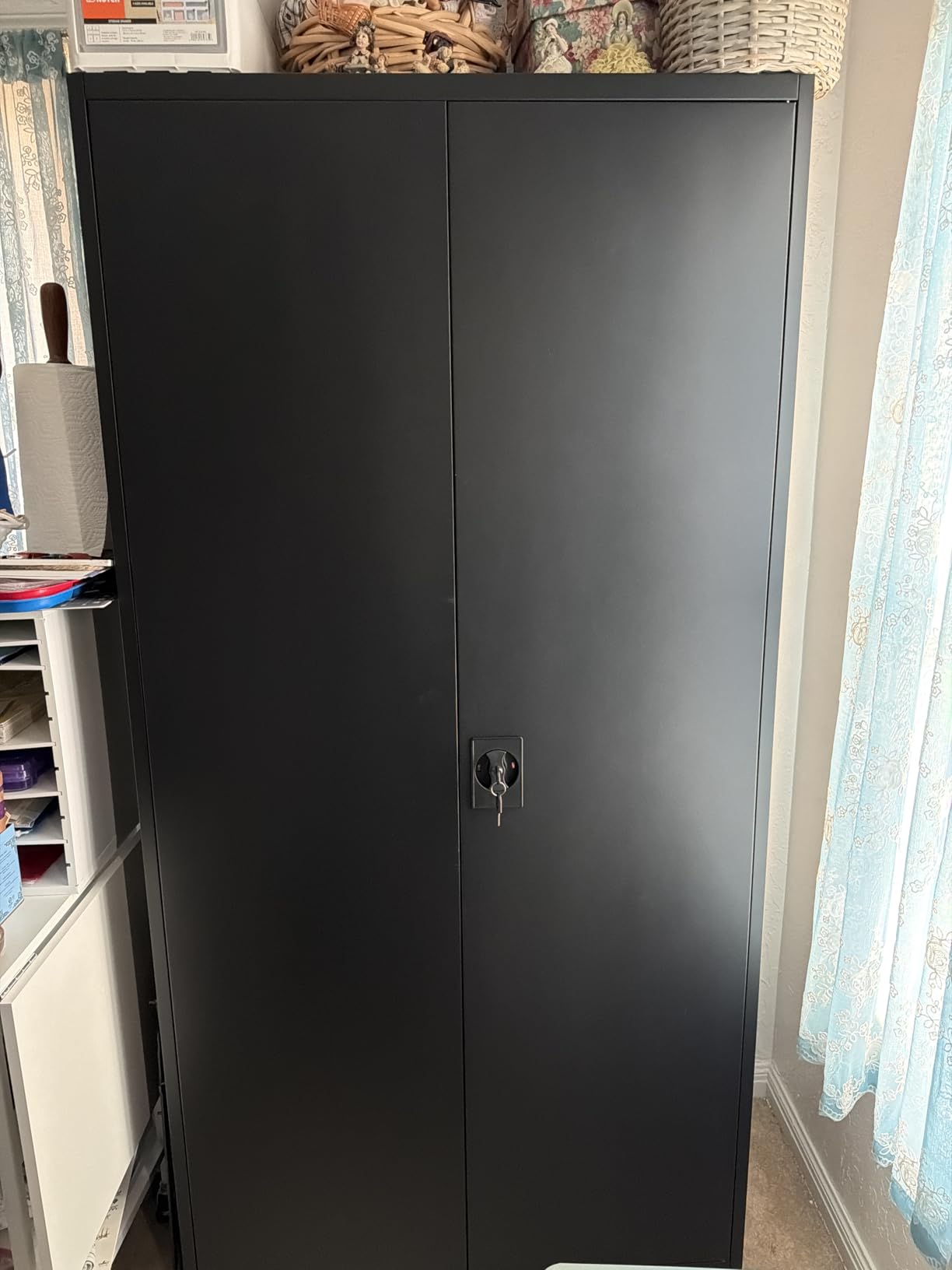 Letaya Metal Garage Storage Cabinets with Lock Door and Adjustable Shelves, Steel Tool Cabinets for Home,Office,Warehouse Organisieren, Black customer photo 1