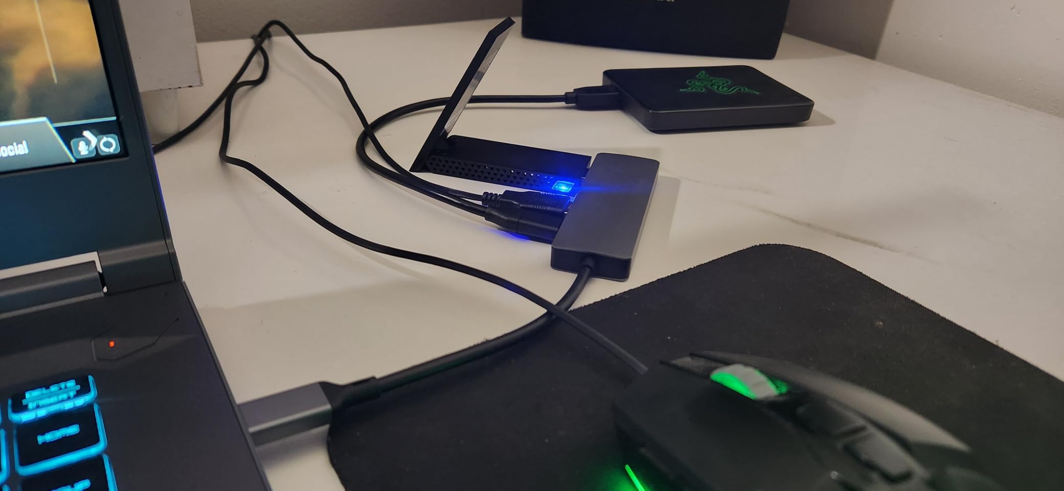 Amazon Basics USB 3.2/3.1 Gen 2 Multiport USB C Hub Dock, 10Gbps, USB-C to 1xUSB-C/3xUSB-A, Works with Windows/Mac, Silver, Black customer photo 2