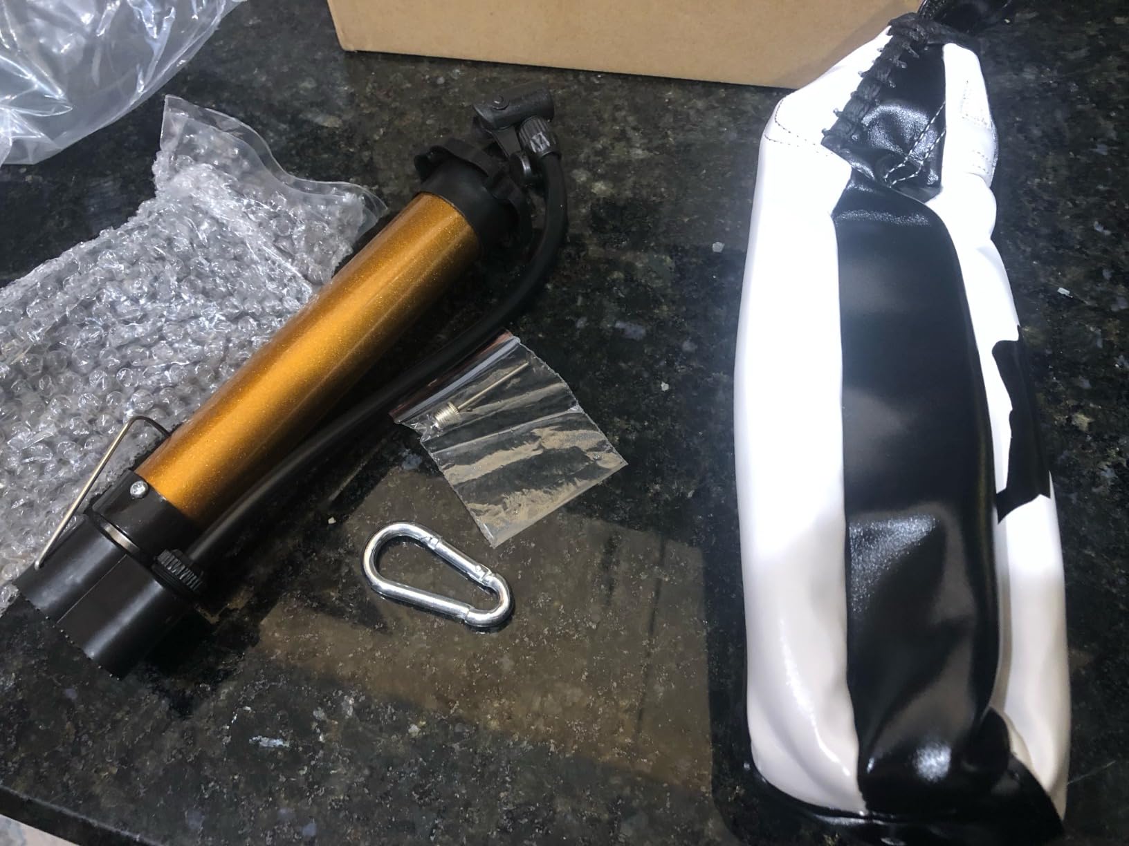 Benelabel Boxing Speed Bag Kit & Boxing Speed Bag - Premium Leather Bag with 360° Swivel and Inflator customer photo 2