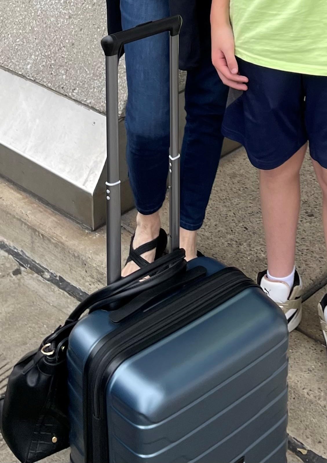 BAGSMART Carry On Luggage 19 L x14 W x9 H Airline Approved with Spinner Wheels, Lightweight 20 Inch Luggage with TSA Lock, Expandable Hard Shell Carry On Suitcases for Men Women, Royal Blue customer photo 2