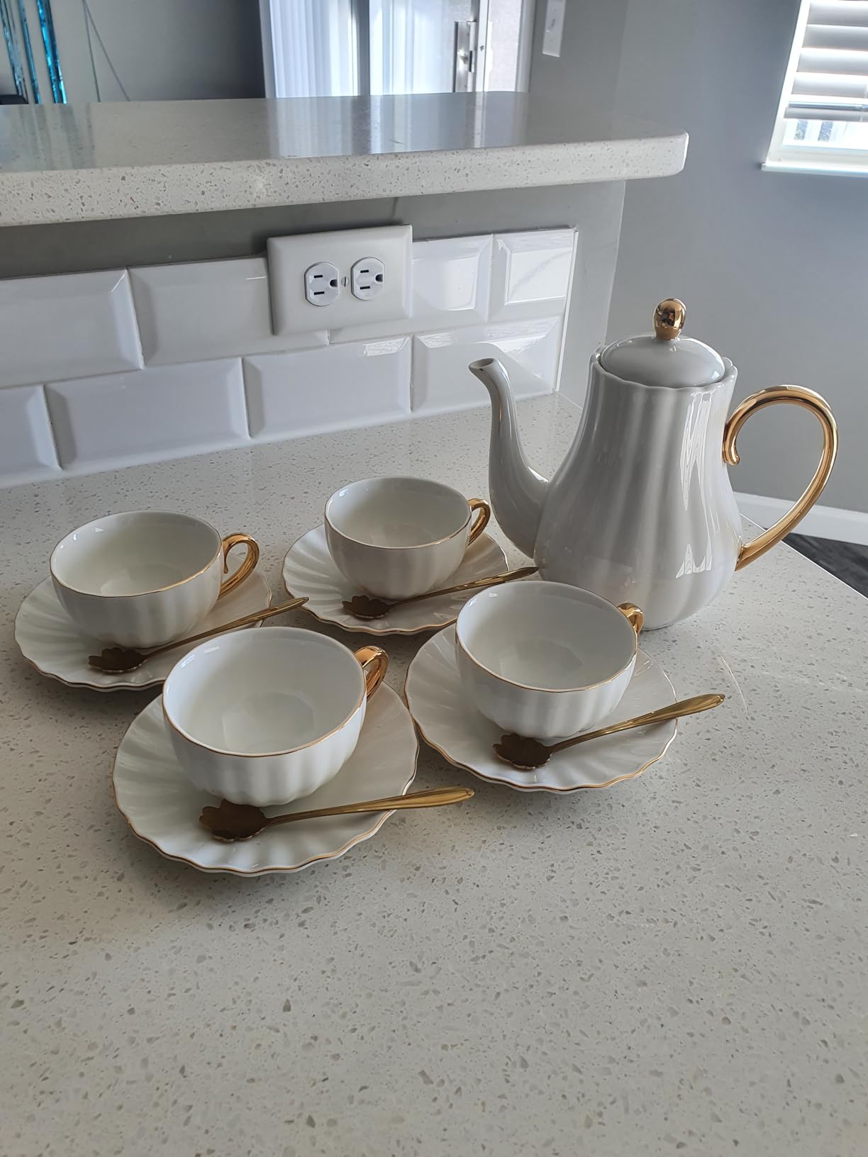 Bone China Tea Set, 21-Pieces Porcelain Tea Set for Adults, Tea Cups And Saucers for 6, with Teapot, Spoons, Sugar Bowl, Creamer Pitcher, Vintage Tea Set for Women Tea Party (Blue) customer photo 1