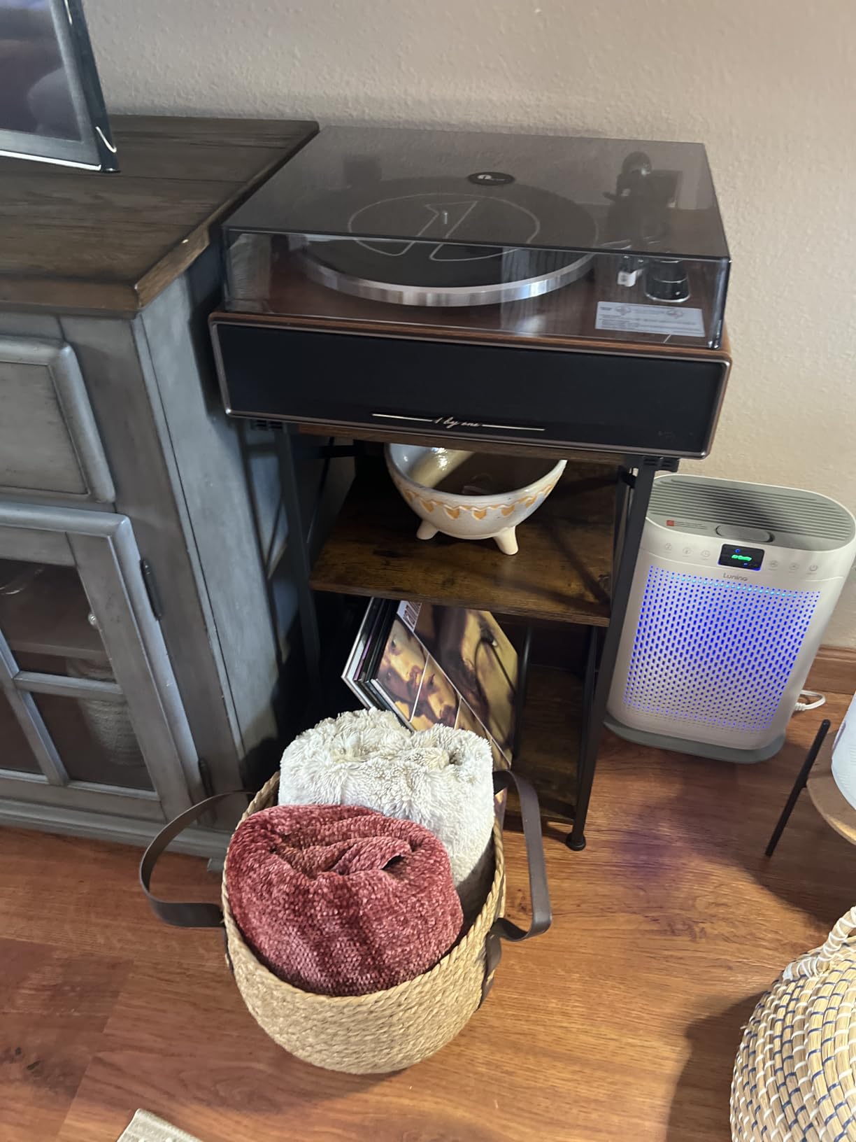 AMHANCIBLE Record Player Stand with Charging Station, Turntable Stand with Storage Cabinet, 3 Tier End Table Hold Up to 100 Albums, Record Table for Vinyl, Living Room, Rustic Brown, HETCD01BR-1 customer photo 2