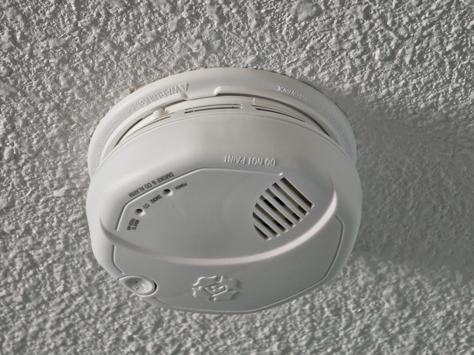 First Alert Combination Smoke & Carbon Monoxide Alarm, Battery Operated Detector with Test & Silence Button, SMCO100, 1-Pack, White customer photo 2