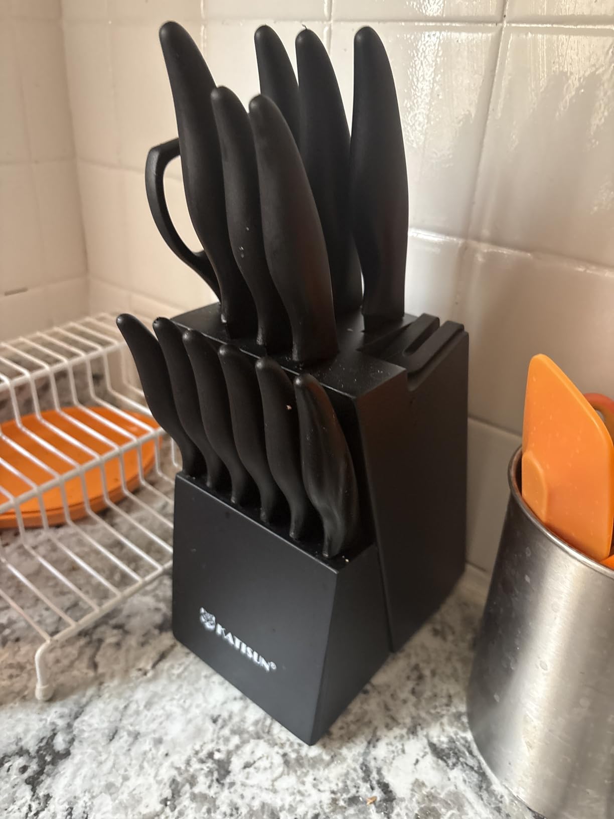 16 Pieces Kitchen Knife Block Set with Cutting Board, German Stainless Steel Knife Set with Sharpener, Dishwasher Safe, Anti-Slip Handle, 6 Steak Knives, Black customer photo 1