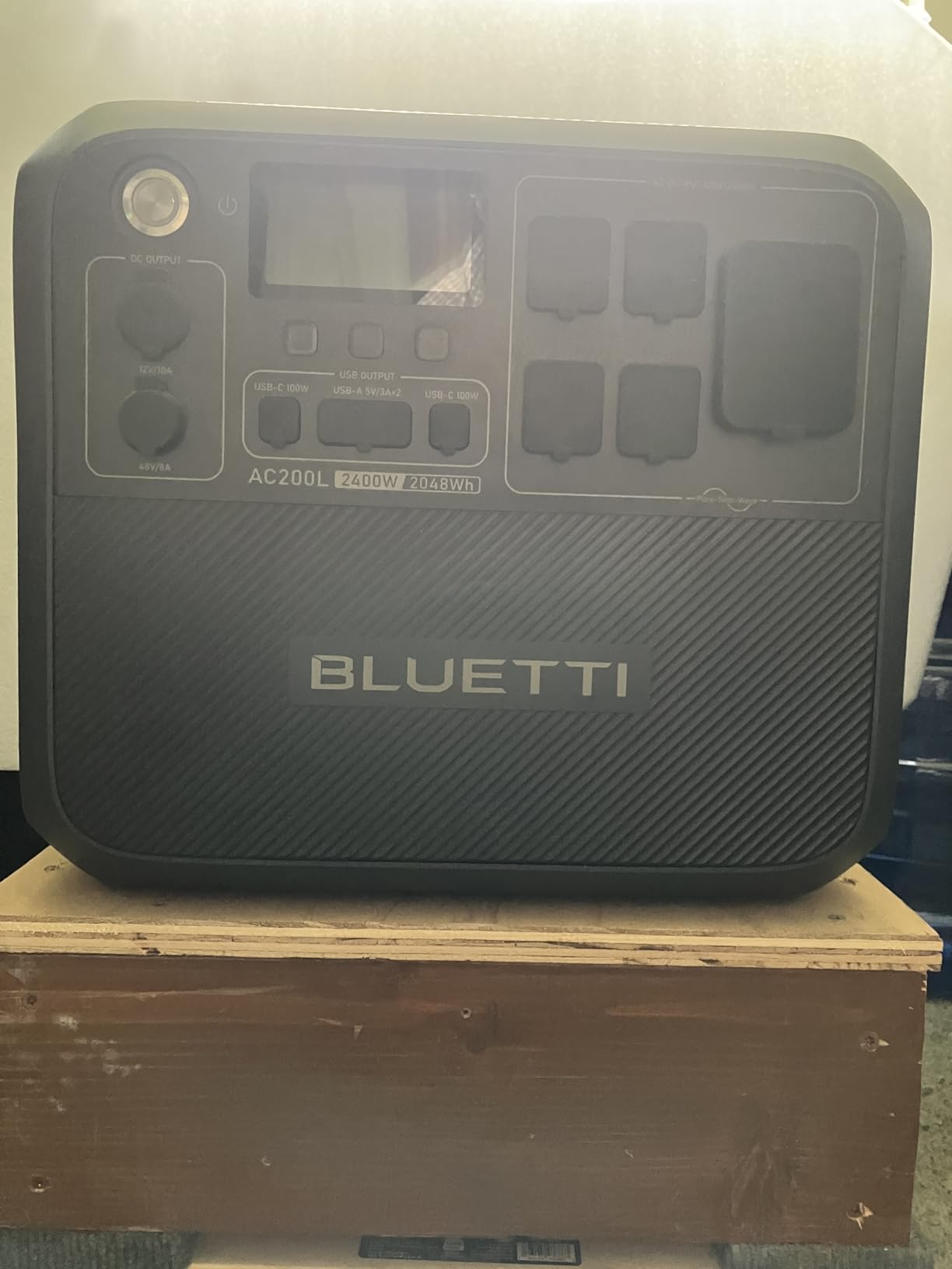 Bluetti AC200L Portable Power Station, 2048Wh LiFePO4 Battery Backup, Expandable to 8192Wh w/ 4 2400W AC Outlets (3600W Power Lifting), 30A RV Output, Solar Generator customer photo 1