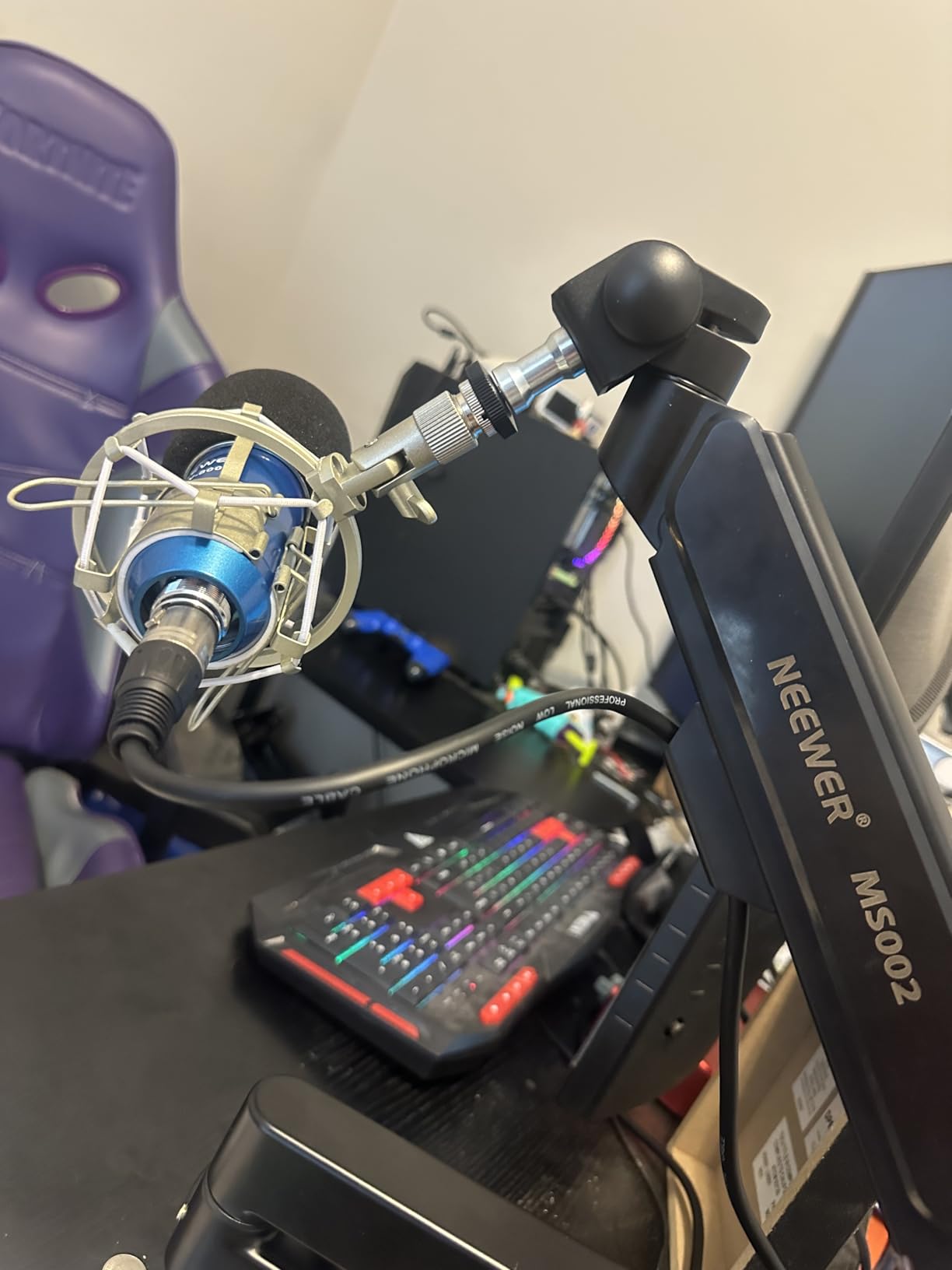 Neewer Low Profile Mic Arm Desk Mount, 360deg Swivel Boom Arm with Pneumatic Damping Adjustable, Cable Management, Compatible with Shure MV7 SM7B Blue Yeti Gaming Streaming Podcast Microphone, MS002 customer photo 2
