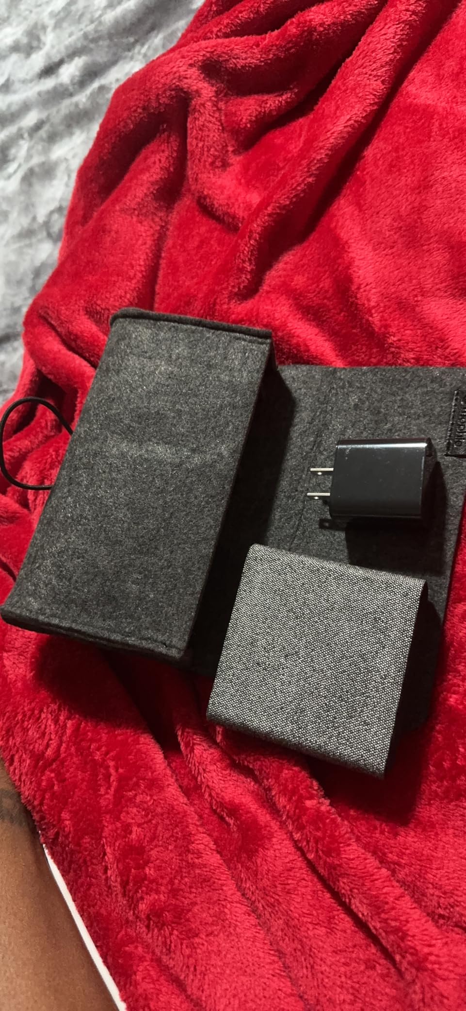 mophie 3-in-1 Travel Charger with MagSafe - Portable Wireless Charging Hub, Compatible w/Apple Devices, iPhone 17/16/15/14/13/12 Series, Apple Watch Series 11 to 1 & Ultra, AirPods Pro/3rd Gen, Black customer photo 2