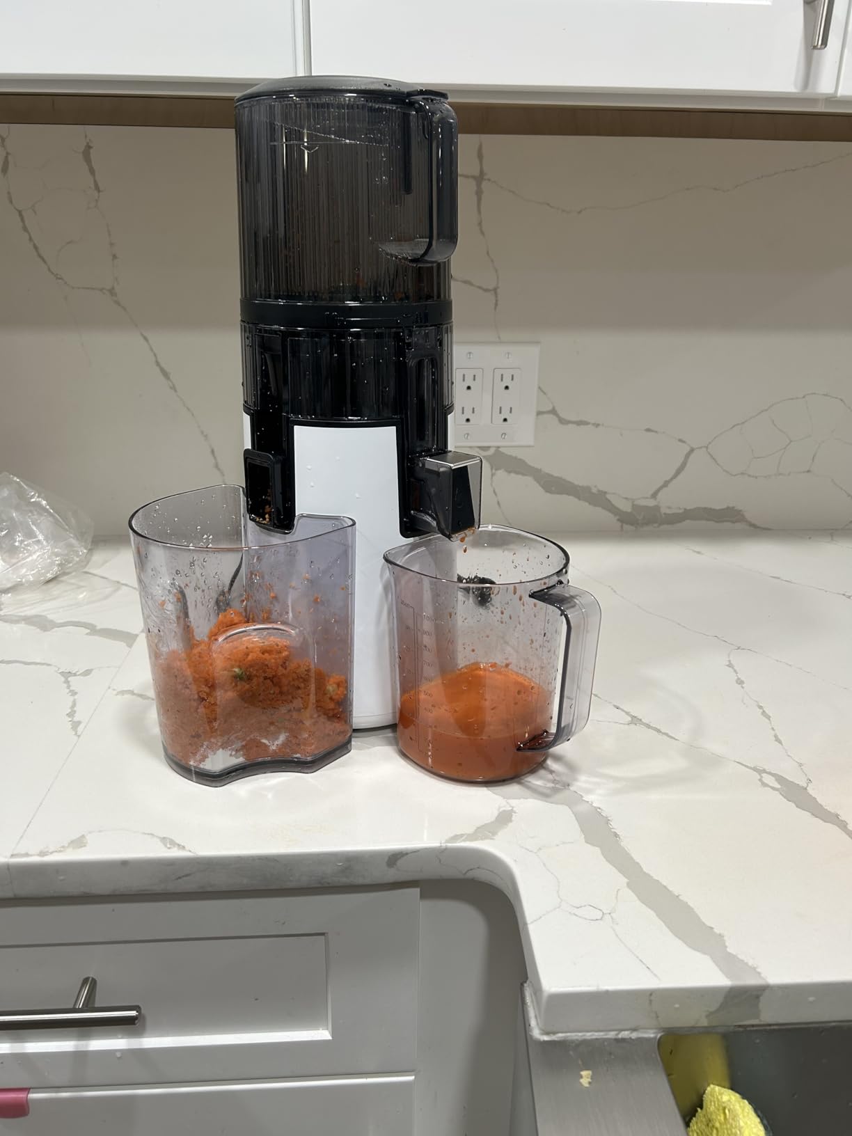 Hurom H70 Cold Press Juicer Machine, Easy to Clean Masticating Slow Juicer, Ideal Balance of Size and Function, Compact, Strainer Free, Self Feeding, Hands Free, with Wide Mouth Hopper (White) customer photo 2
