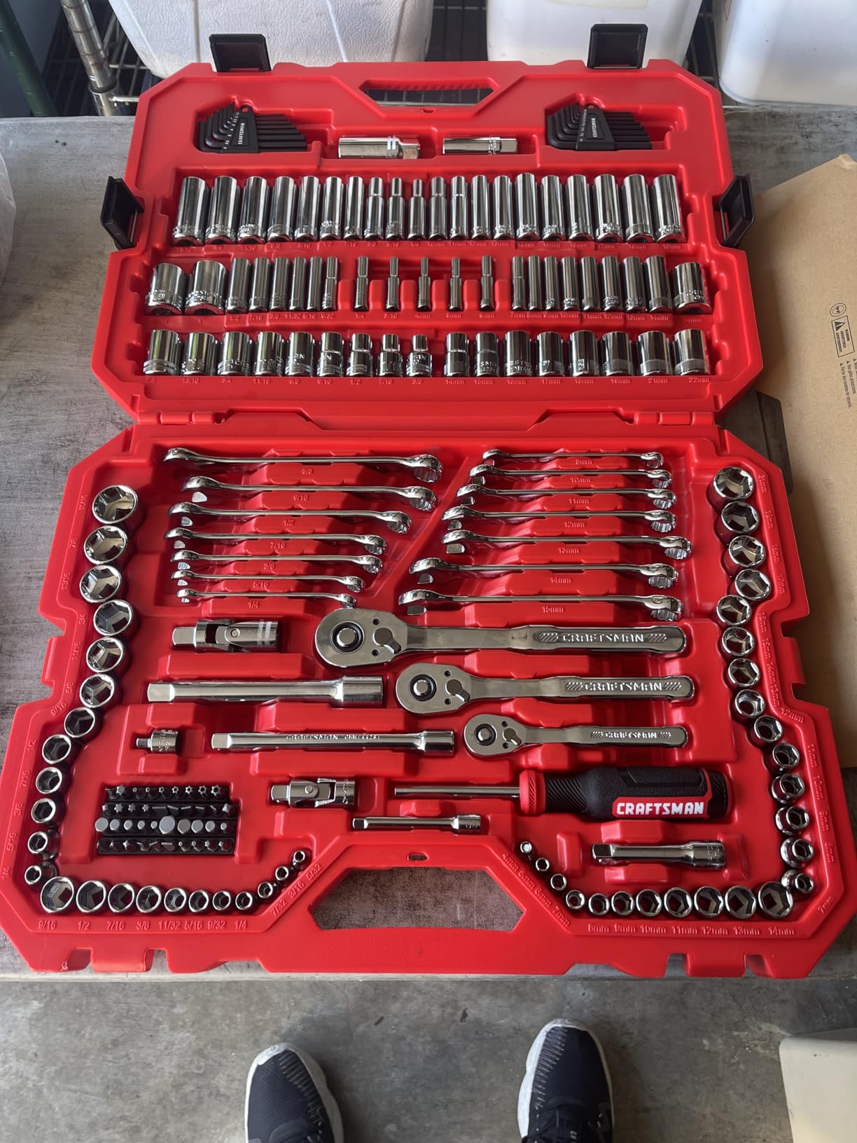 Tool Set, 189 Piece Mechanics Tool Set, 1/4 ,3/8and 1/2 Inch Drive Socket Wrench Set with Thinner Ratchet, Steel 6 and 12point Sockets, Wrenches, Hex Keys and Specialty Bits (CMMT12134) customer photo 1