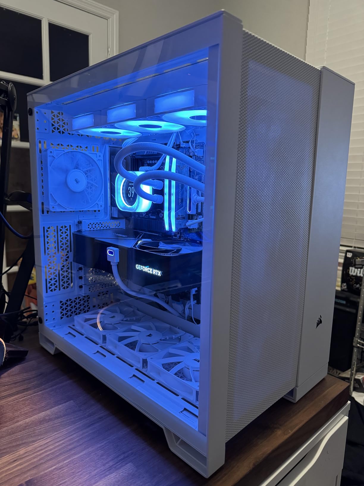 Corsair 6500D Airflow Mid-Tower ATX Dual Chamber PC Case - Tempered Glass - Reverse Connection Motherboard Compatible - No Fans Included - White customer photo 1