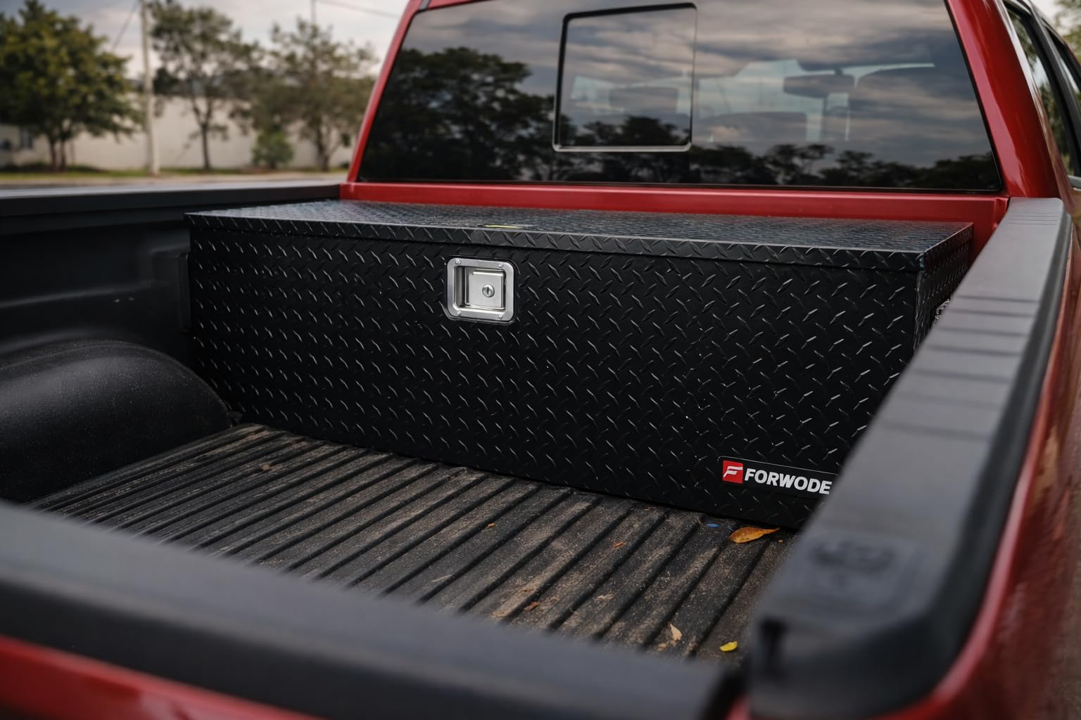 FORWODE 48 Inch Aluminum Truck Tool Box Lockable Truck Bed Tool Box Waterproof Truck Bed Storage Box with Gas Struts & Side Handle Truck Tool Chest for Pickup, Truck Bed, RV, Trailer & Garage (Black) customer photo 1