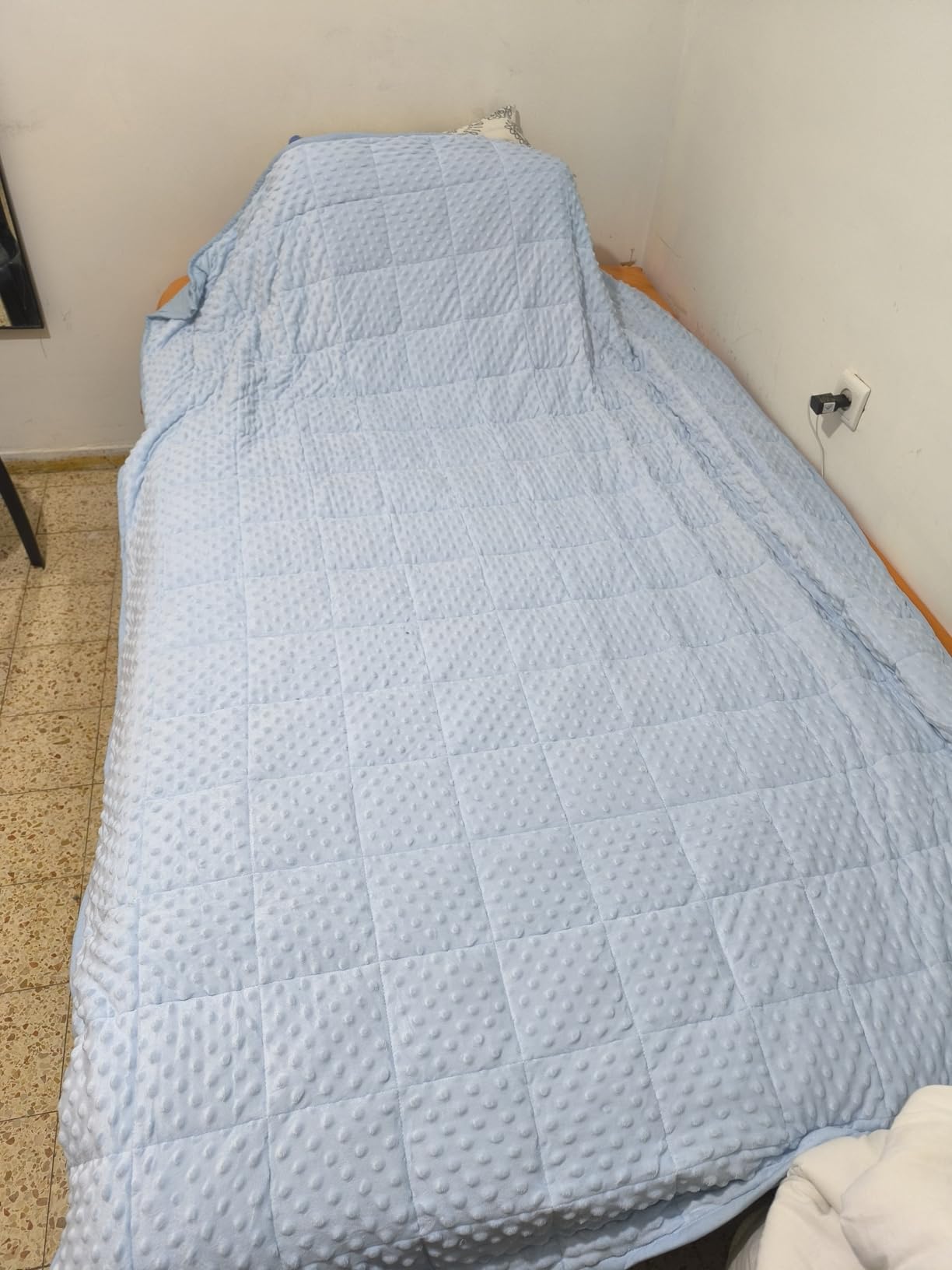 Mr. Sandman Weighted Blanket for Adults Queen Size 15 lbs, Soft Cooling Heavy Minky Blanket for Sleep, Washable Throw Blanket with Glass Beads, 60 x 80 Inches, Grey customer photo 2