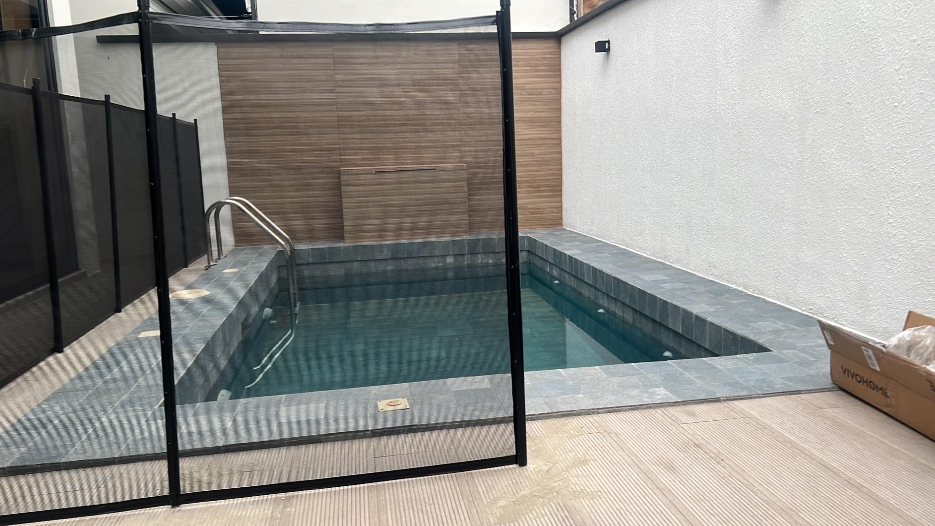 VIVOHOME Pool Fence 4FT x 12FT, 320GSM Teslin Mesh Removable Child Safety Pool Fence with Stainless Steel Tubes for Backyard Garden Pool Safety customer photo 1