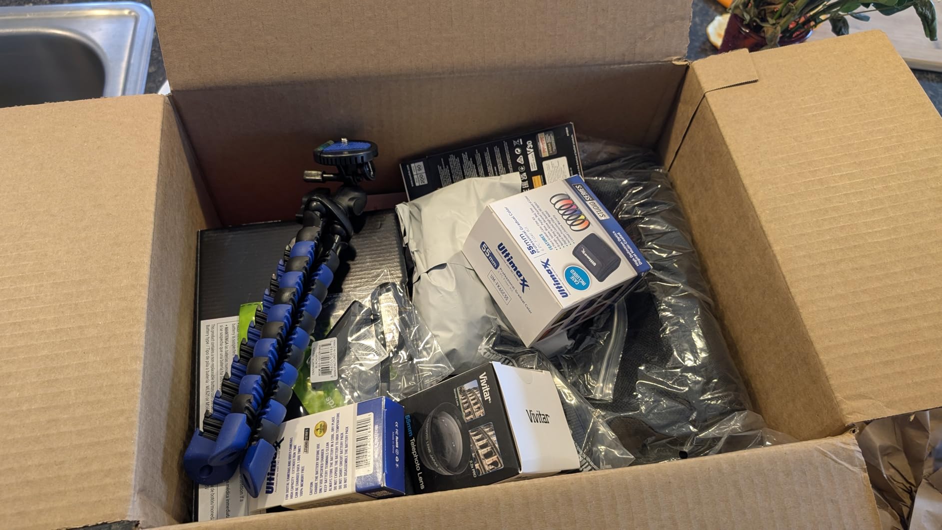Sony a7 IV Mirrorless Camera Kit (ILCE-7M4K/B) with 28-70mm OSS Lens | 33 MP Full-Frame Sensor | 4K/60p Video | 64GB Card, Filter Kit, Wide Angle Lens, Telephoto Lens, Color Filter Kit and More customer photo 2