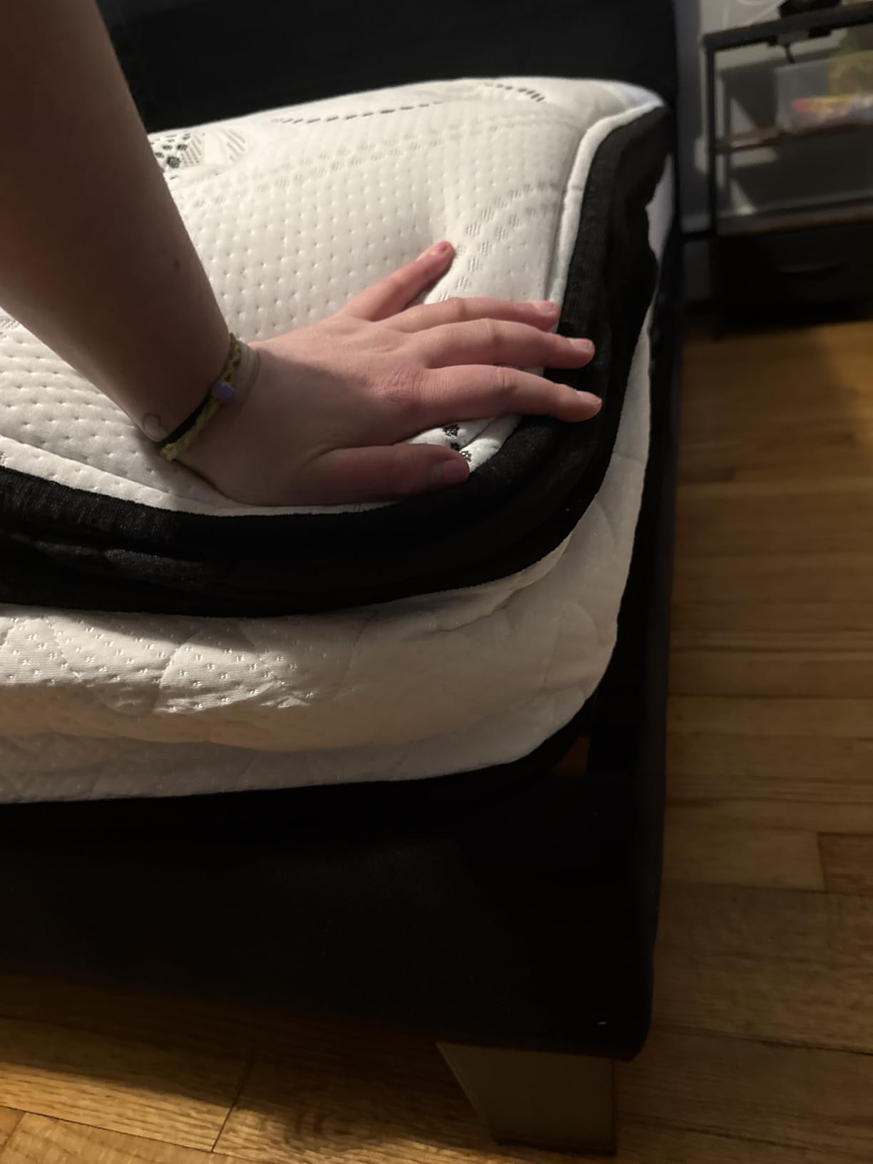 Signature Design by Ashley Queen Pillow Top 13 ' Pillow Top Hybrid Mattress with Gel Memory Foam, Edge Support for Cool Sleep and Pressure Relief, Fiberglass-Free, Bed In A Box customer photo 2