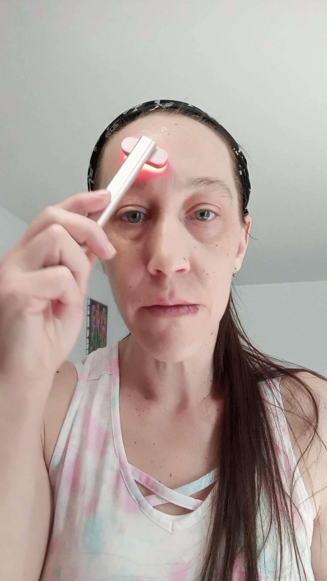 Solawave 4-in-1 Red Light Therapy Wand + Activating Serum | LED Skincare Device for Face & Neck | Facial Tool with Galvanic Current, Massage & Therapeutic Warmth customer photo 2