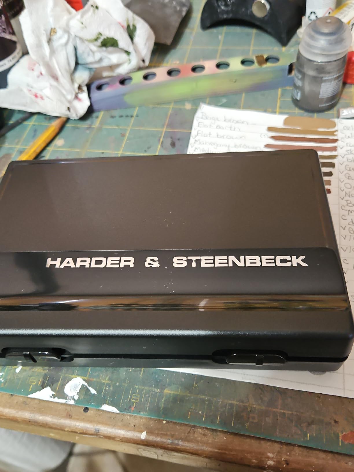 Harder & Steenbeck Airbrush - Evolution 2024 CRplus - German-Engineered Dual Action Painting Set with Gravity Feed - 0.28mm Self-Centering Nozzle - 2ml Paint Cup - 121231 customer photo 1