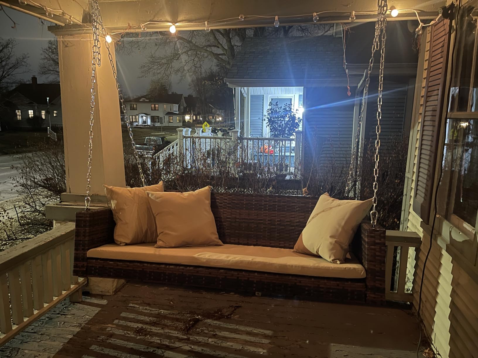 VINGLI Heavy Duty 800 LBS Wicker Hanging Porch Swing with Cushions & Chains, 5FT Outdoor Rattan Swing Bench for Garden, Yard, Lawn (Brown) customer photo 1