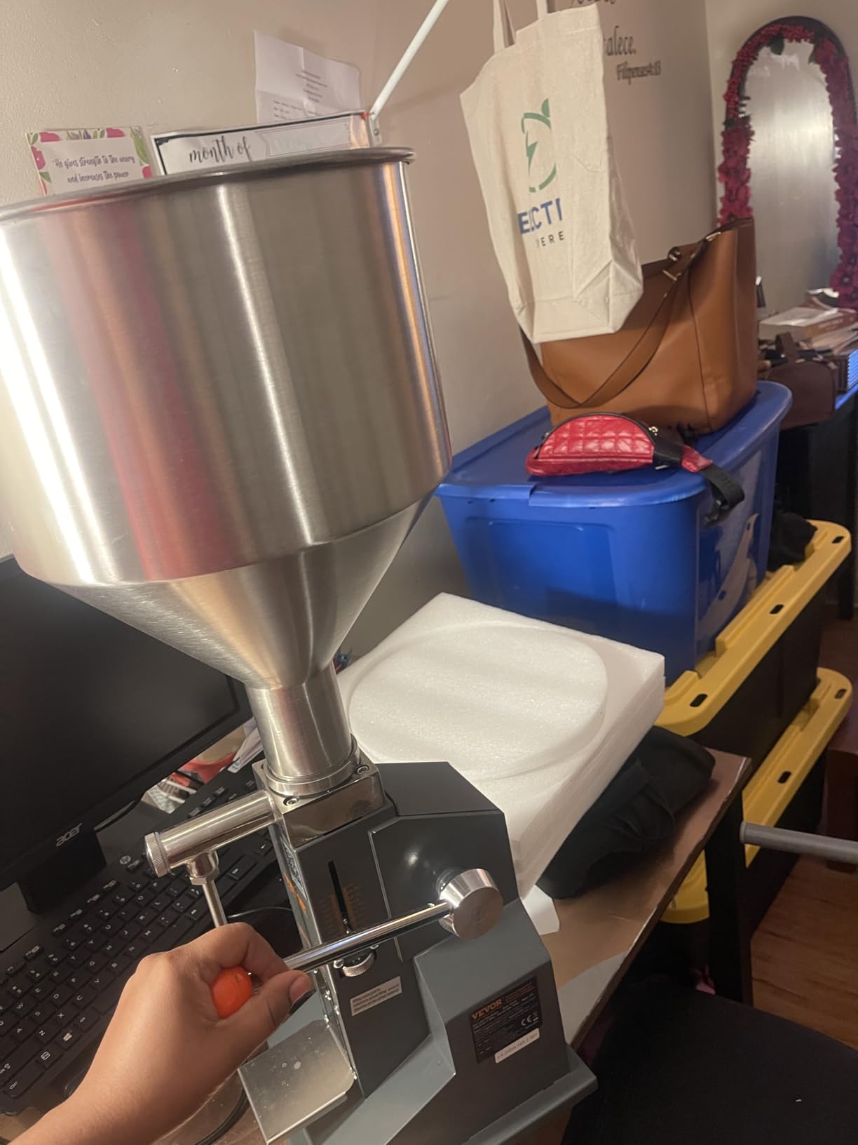 VEVOR A03 Manual Paste Liquid Filling Machine, 5-50ml Adjustable Bottle Filling Machine with 10L Hopper for Filling Paste/Cream/Drink/Medicine/Shampoo/Lip Gloss customer photo 2