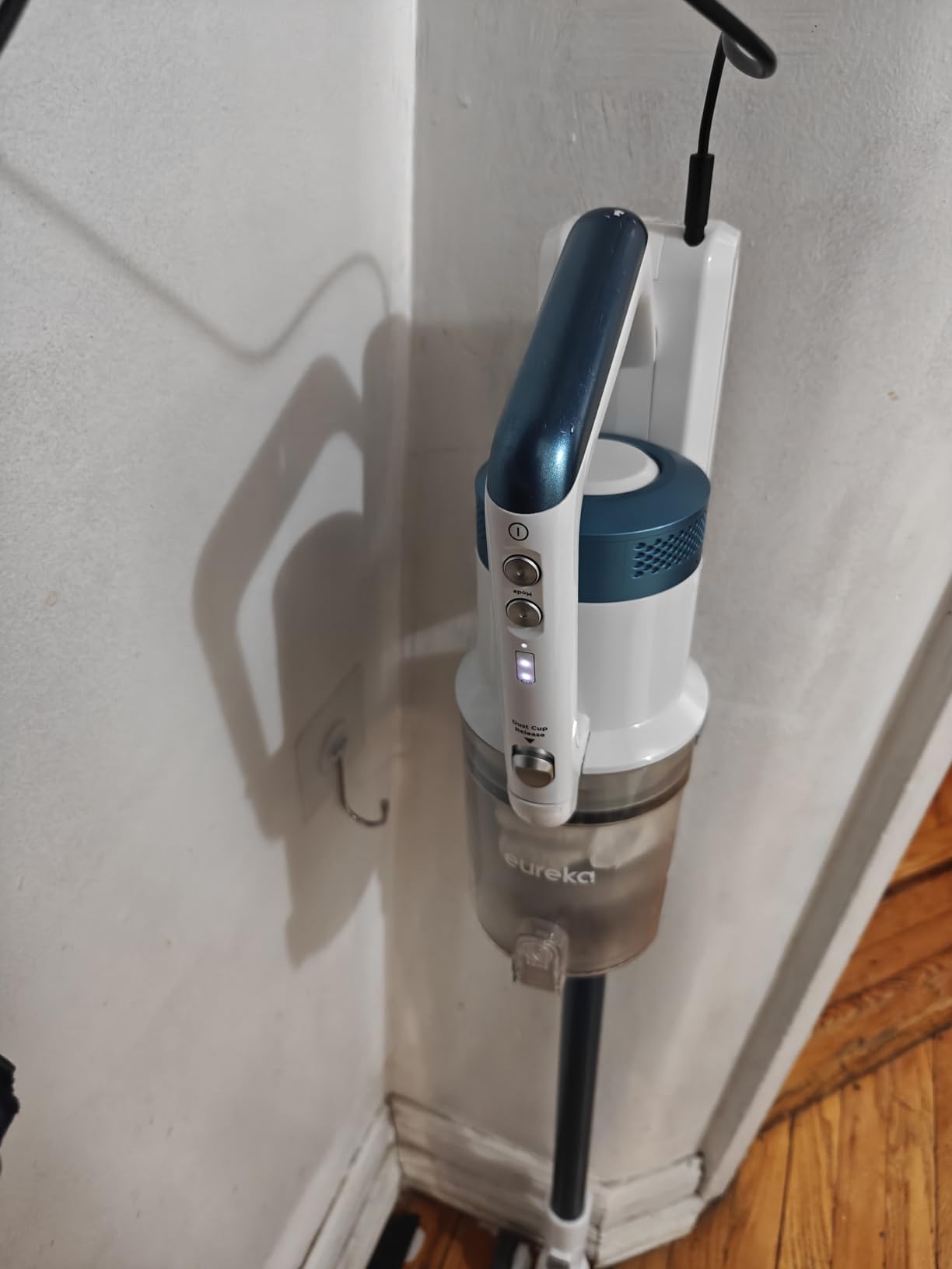 Eureka RapidClean Pro NEC280TL Cordless Stick Vacuum Cleaner - Lightweight 5.3 lbs, 40-Min Runtime, LED Headlights, 3 Power Modes, Ideal for Pet Hair, Hard Floors & Carpets customer photo 2