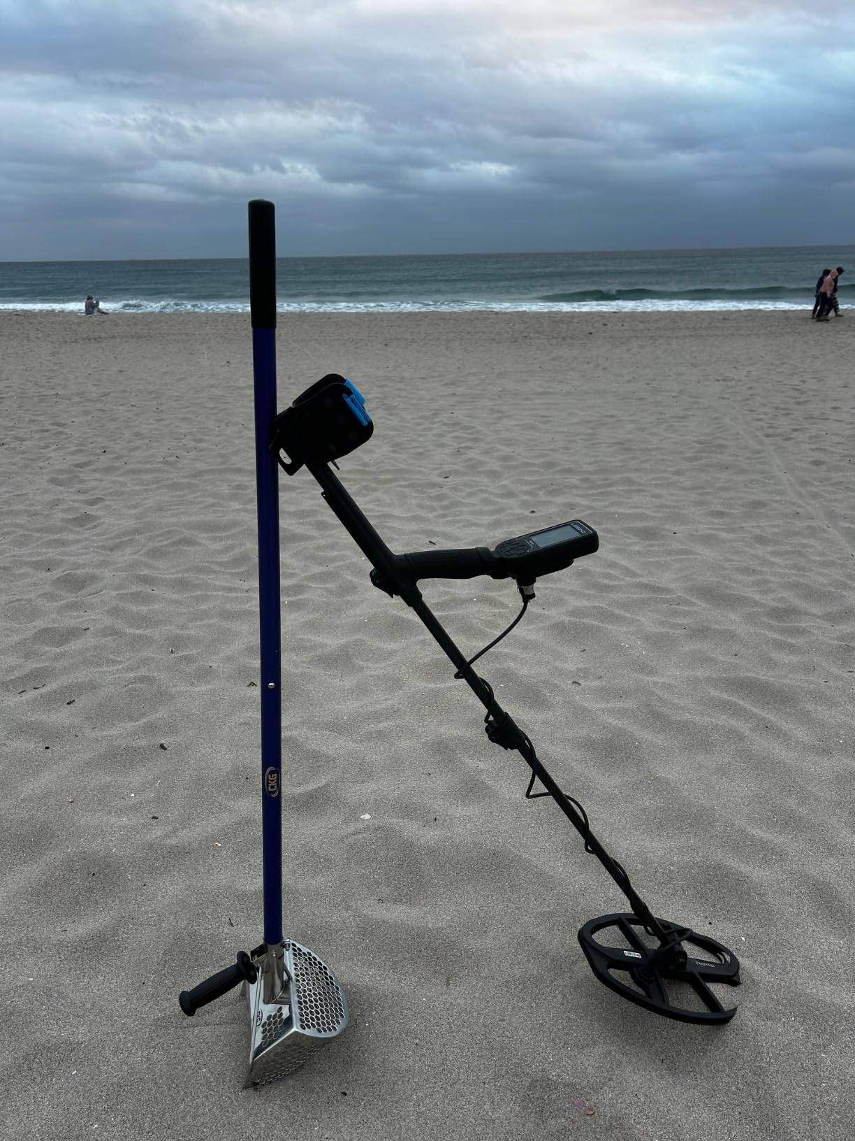 CKG Sand Scoop for Metal Detecting Heavy Duty Sand Sifter Scoop Stainless Steel 304, Metal Detector Scoop Shovel for Treasure Hunting Metal Detector Accessories, 11x7 with Handle customer photo 1