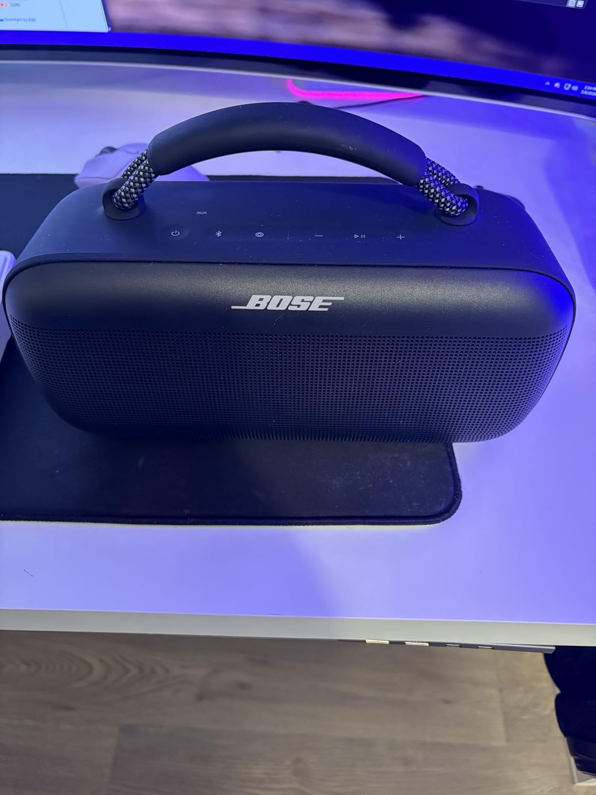 SoundLink Max Bluetooth Speaker - Portable Wireless Party Speaker, IP67 Waterproof, Rope Handle, Up to 20 Hours of Playtime, USB-C, Built-in 3.5mm AUX Input, Blue Dusk customer photo 2