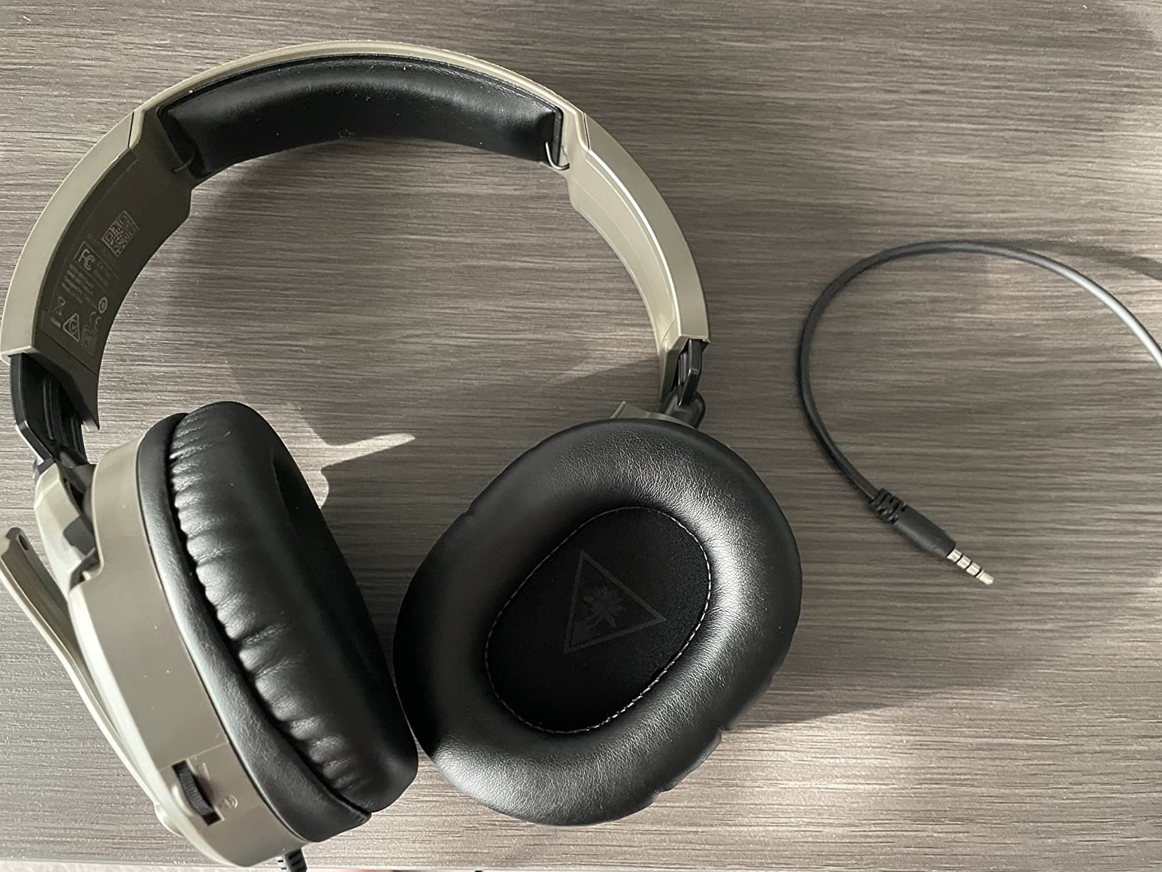 Turtle Beach Recon 70 Multiplatform Gaming Headset for PS5, PS4, Xbox Series X|S, Xbox One, PC & Mobile w/ 3.5mm Wired Connection - Flip-to-Mute Mic, 40mm Speakers, Lightweight Design, White customer photo 1