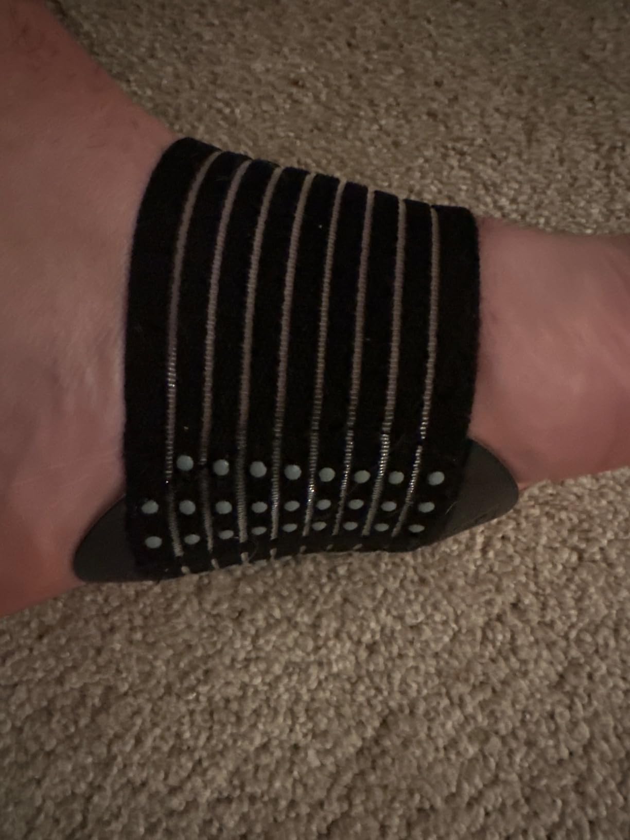 Dr. Scholl's Plantar Fasciitis & Achy Feet Relief Arch Support Sleeve, Cushioned Arch Support, Compression Band, Foam Pad Insert, Non Slip Sole, All-Day Wear Morning to Night, Unisex 1 Pair customer photo 2