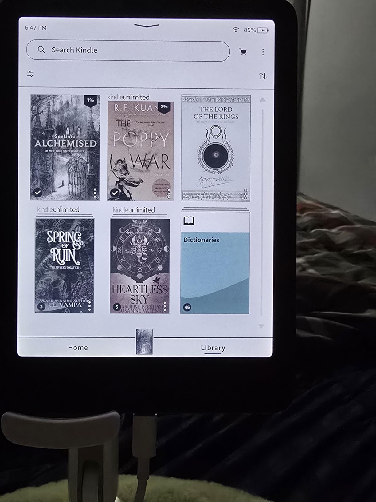Like-New Amazon Kindle Colorsoft Signature Edition 32GB (newest model) - With color display, auto-adjusting front light, wireless charging, and long battery life - Metallic Black customer photo 2