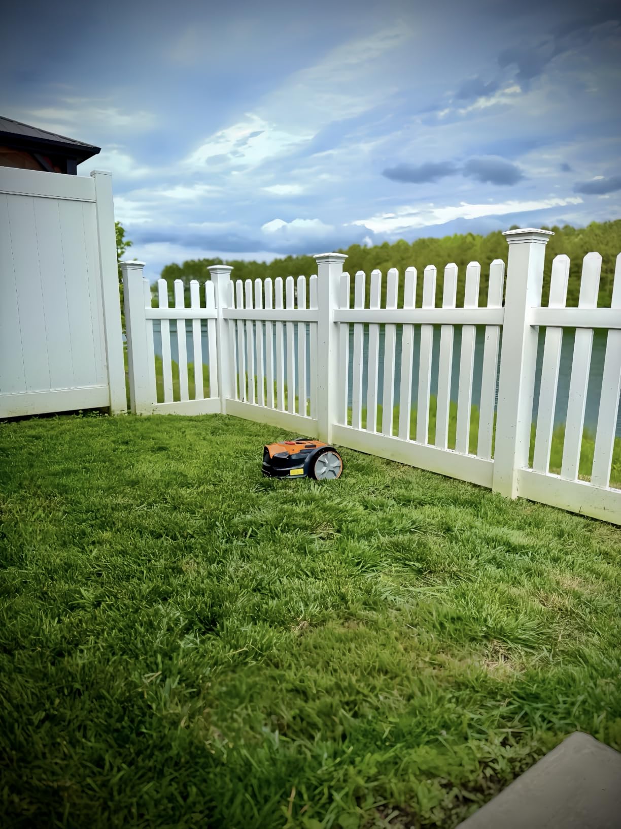 LawnMaster OcuMow™ Perimeter Wire Free Robot Lawn Mower Cuts Small Lawns 1000-2000 Square Feet with Optical Navigation, Obstacle Avoidance, Low Noise and No Go Function customer photo 1