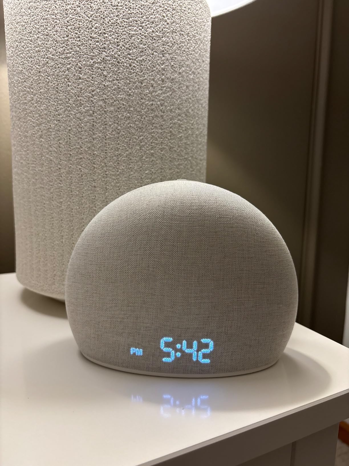 HOUSBAY Sunrise Alarm Clock, White Noise Sound Machine for Bedroom | Natural Wake-Up Light with Gentle Alarm Sounds, 20 Soothing Sleep Aids, Dimmable Display, Screen-Free Design customer photo 2