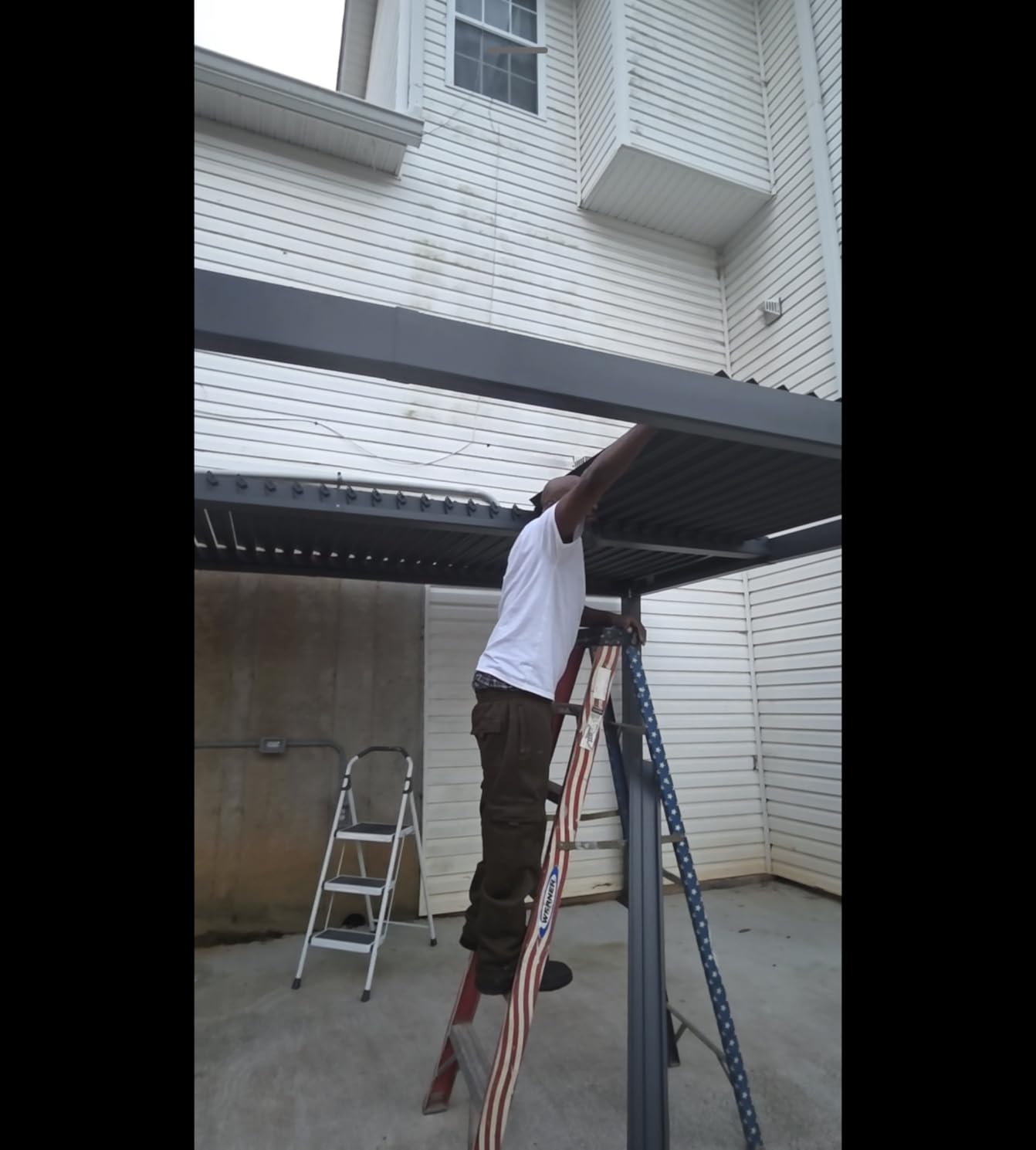 PURPLE LEAF Louvered Pergola 10' x 12' Aluminum Outdoor Pergola with Adjustable Louvers Roof and Integrated Drainage System 70 Mph High Wind Resistant Small Pergolas for Patio Deck Porch Yard customer photo 2