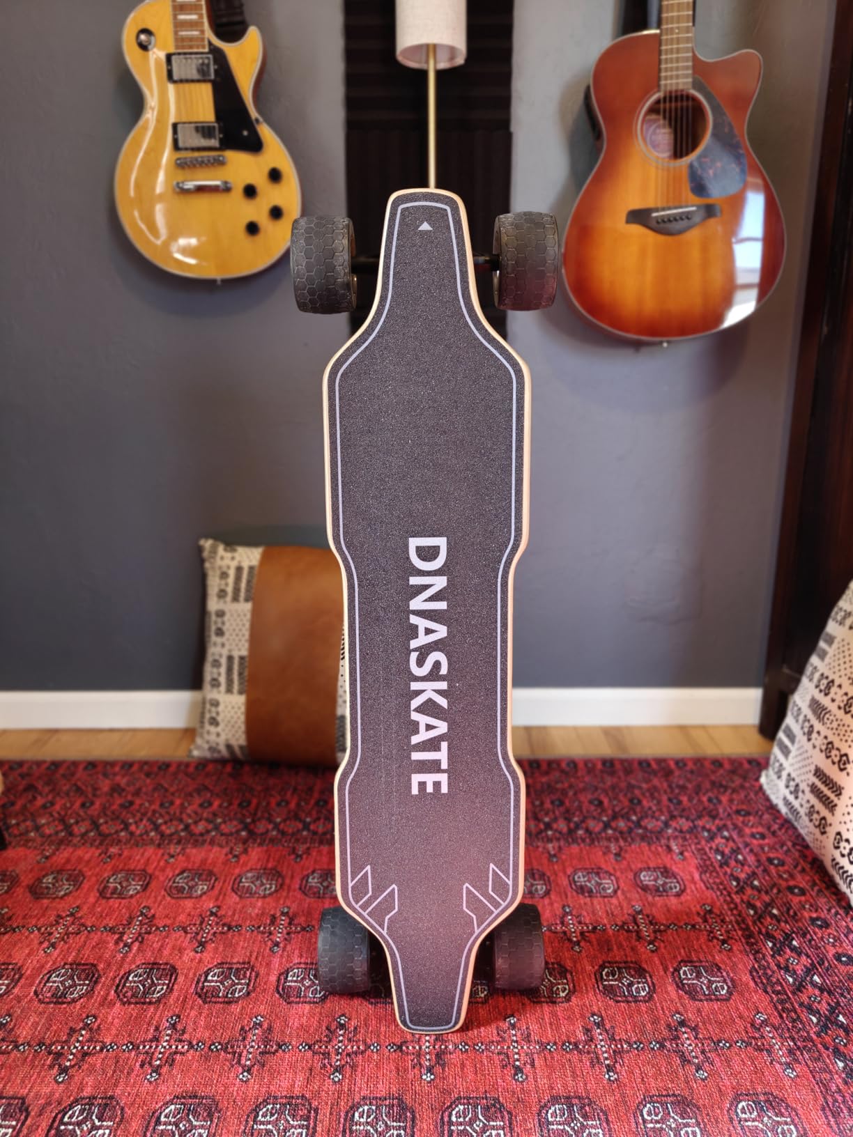 V4/V20 Electric Skateboard with Remote, 28 Mph Top Speed, 22 Miles Range, 1200W Hub-Motor, Longboard Skateboard for Adults & Teens customer photo 2