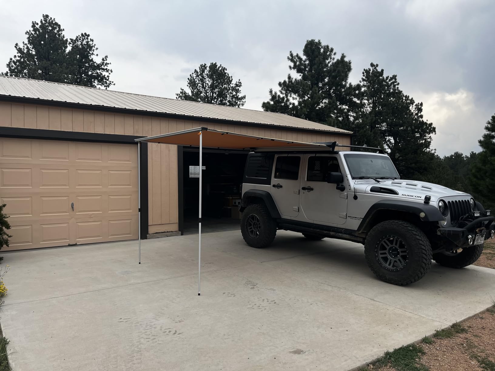 VEVOR Vehicle Awning 6.6'x8.2' Roof Rack Pull-Out Sun Shade UV50+ PU3000mm, Retractable Weatherproof 4x4 Side Awning customer photo 1