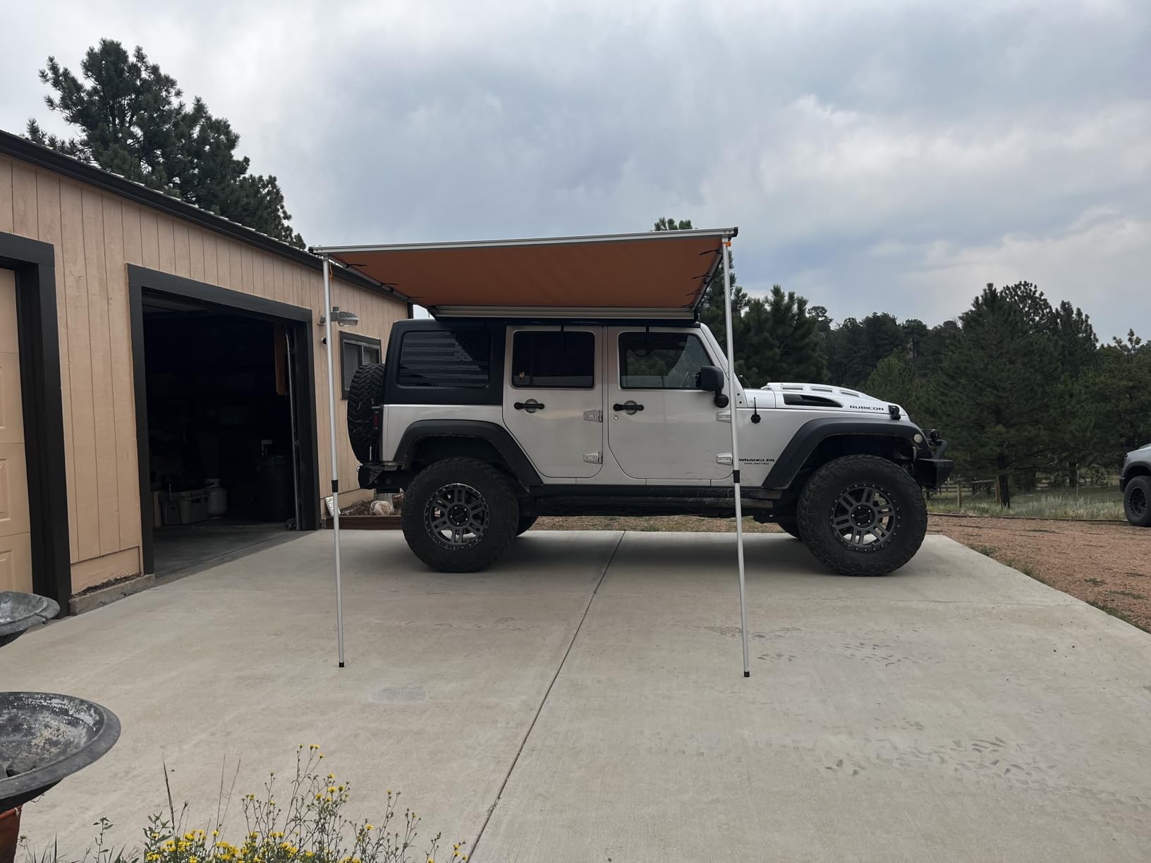 VEVOR Vehicle Awning 6.6'x8.2' Roof Rack Pull-Out Sun Shade UV50+ PU3000mm, Retractable Weatherproof 4x4 Side Awning customer photo 2