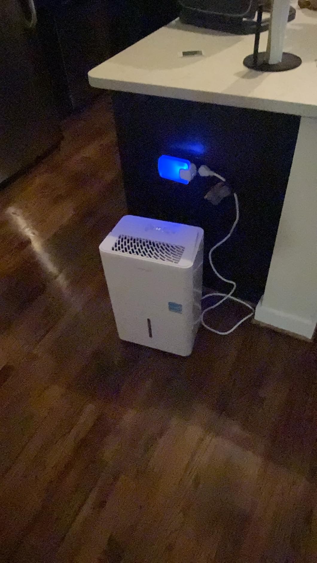 hOmeLabs Dehumidifier 7,000 Sq Ft Wi-Fi (50 Pint MAX 120 Pint at 95F, 90% RH) for Home, Office, Basements with Powerful Moisture Removal, Humidity Control, Auto Shut-off, Quiet Operation customer photo 1