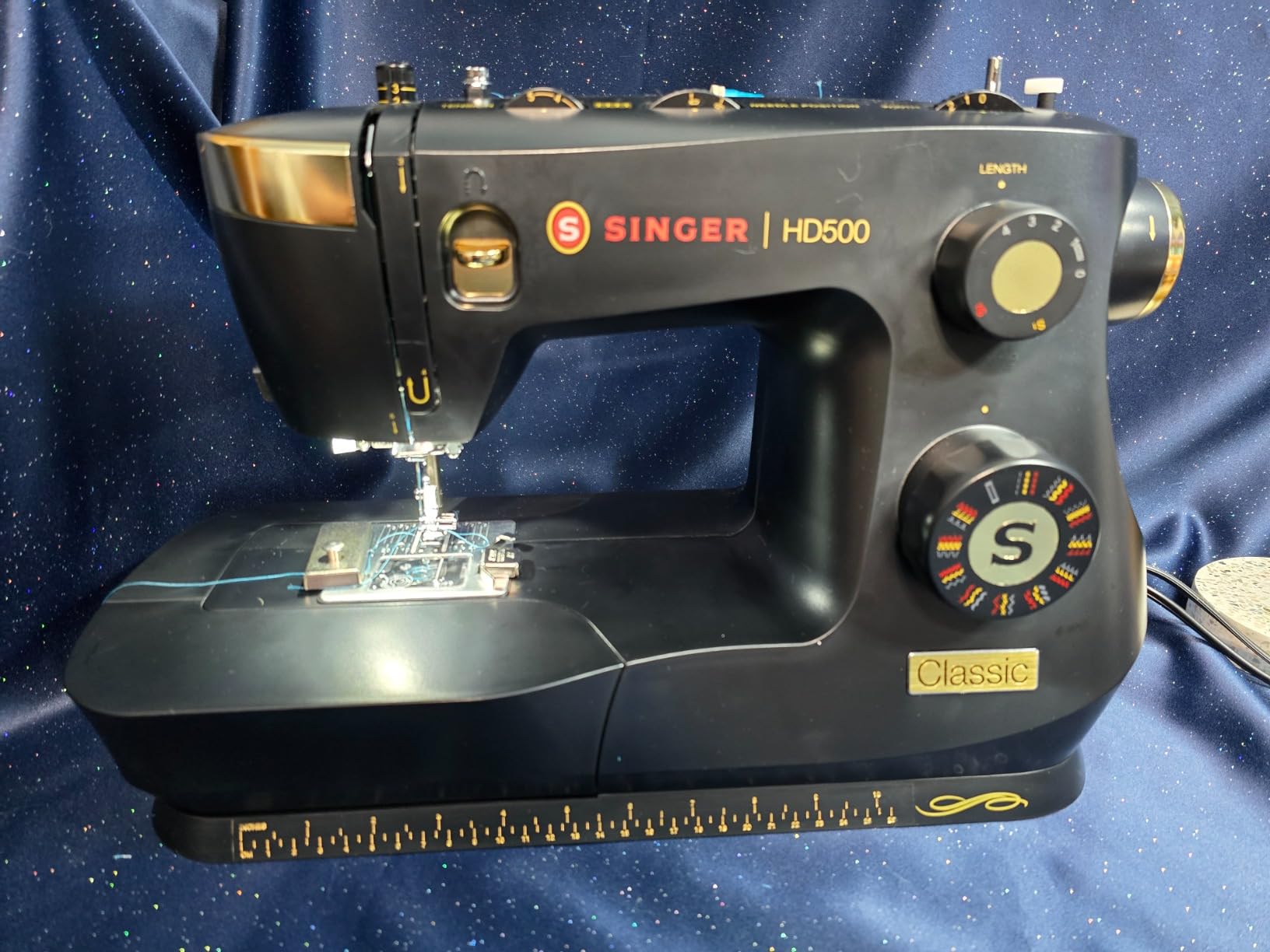 SINGER Heavy Duty 500 Classic Sewing Machine with Accessory Kit | Strong Motor with Enhanced Piercing Power, 23 Built-In Stitches, Full Metal frame customer photo 2