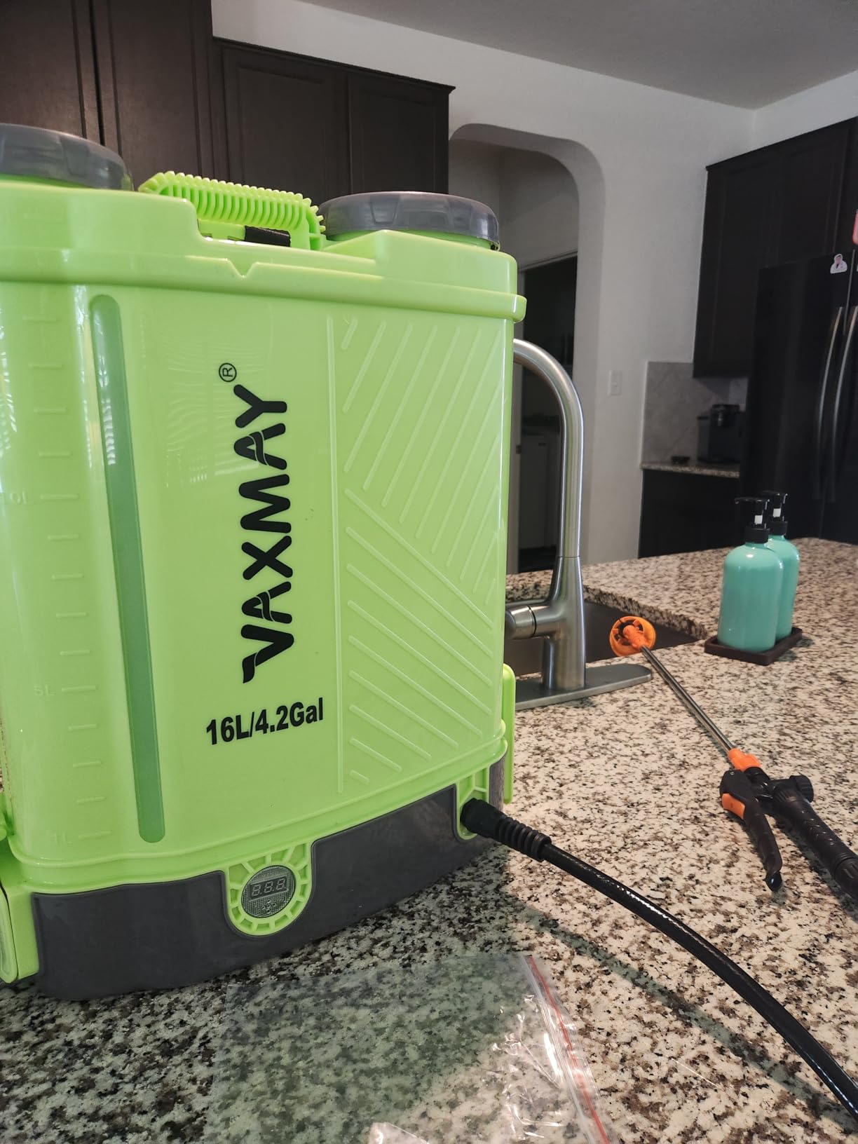 Battery Powered Backpack Sprayer 3.2 Gallon, VAXMAY 80 PSI Electric Graden Sprayer Works with Makita 18V Battery, Weed Lawn Sprayer with Telescopic Wand, 5 Nozzles, 2.0 Ah Battery & Charger Included customer photo 1